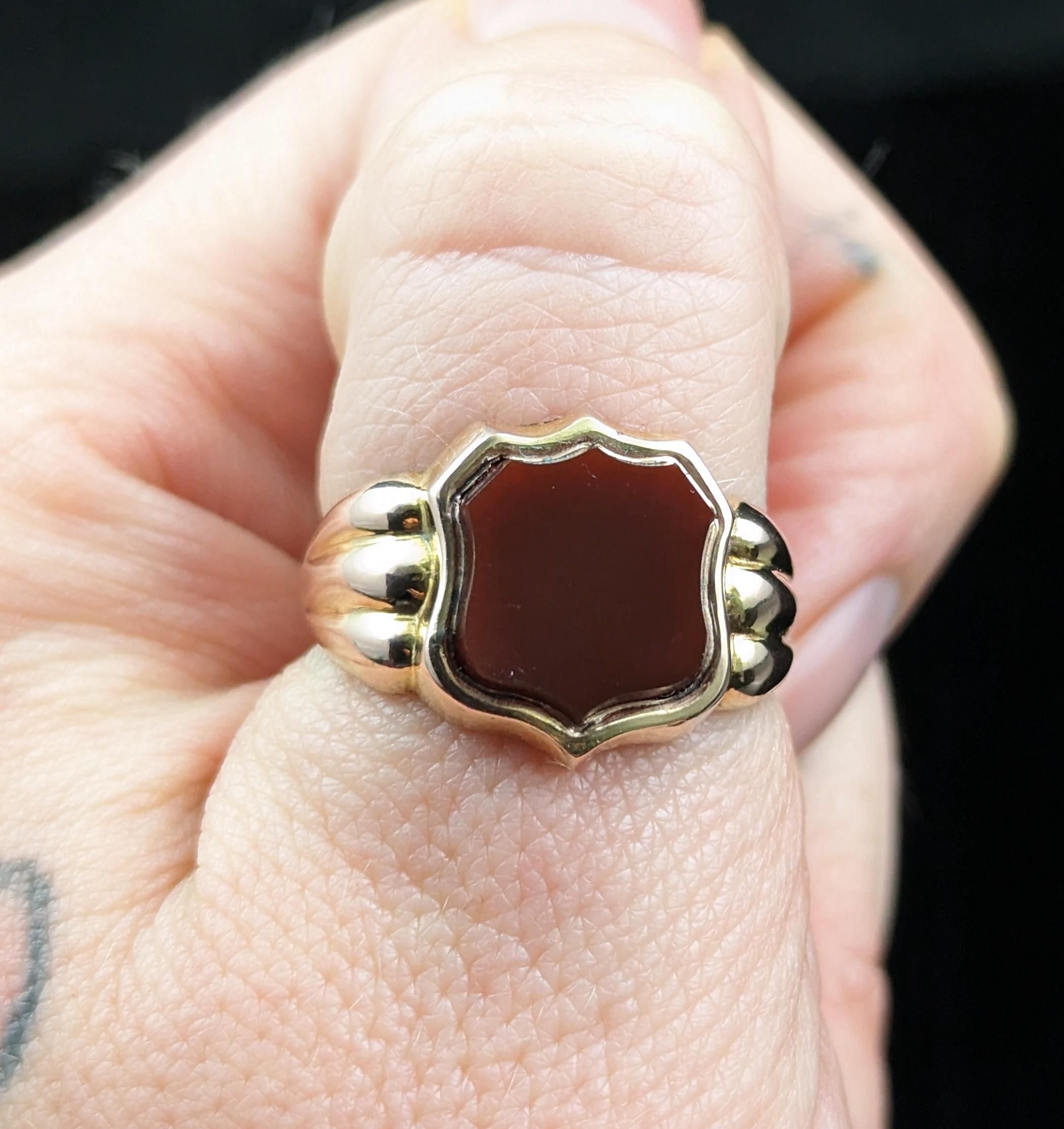Antique Carnelian Signet Ring, 9k Gold, Shield Shaped In Good Condition In NEWARK, GB