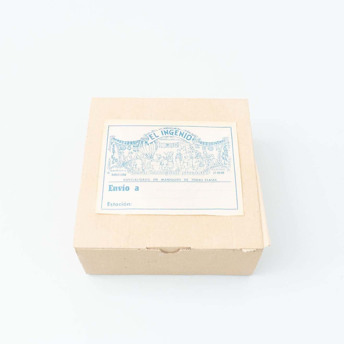 Antique vintage party box with all the original objects.  Manufacturer by El Ingenio, Barcelona. Spain, circa 1940.    In original condition, with minor wear consistent with age and use, preserving a beautiful patina.    Material:  Cardboard  Paper 