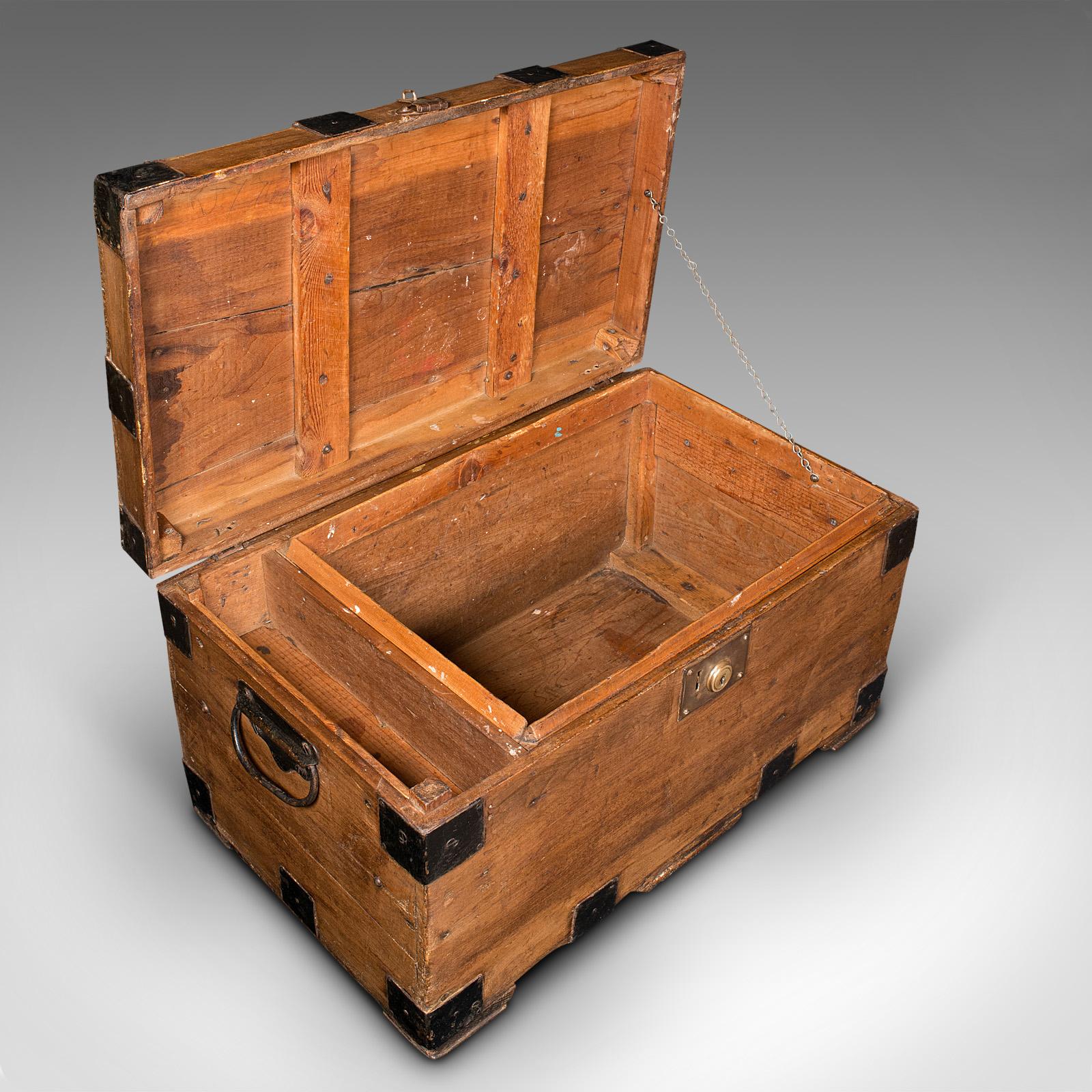 Antike Carpenter-Kommode, englisch, Kiefernholz, Werkzeugkoffer, Couchtisch, viktorianisch (19. Jahrhundert) im Angebot
