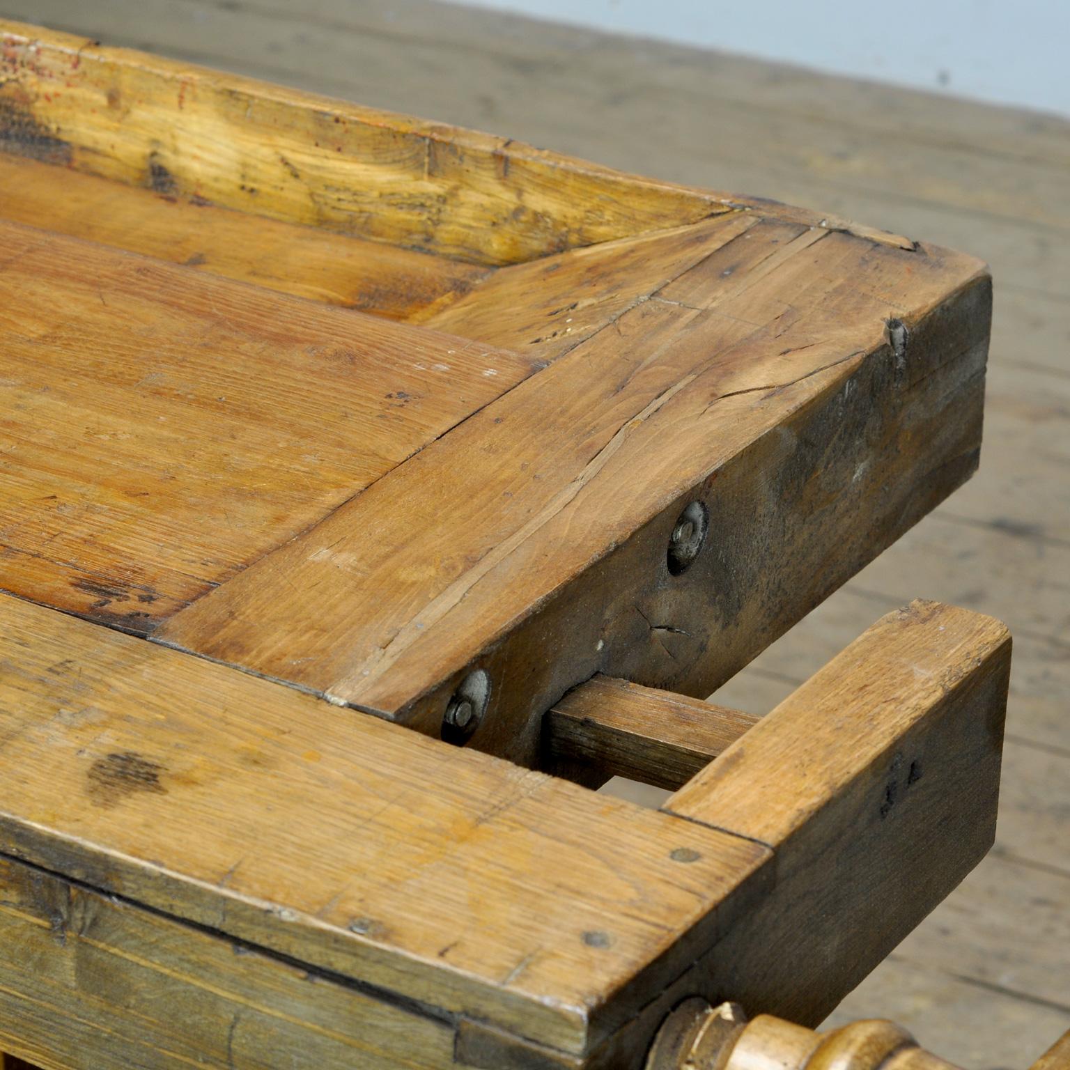 Antique Carpenters Oak Workbench, 1910's In Good Condition In Amsterdam, Noord Holland