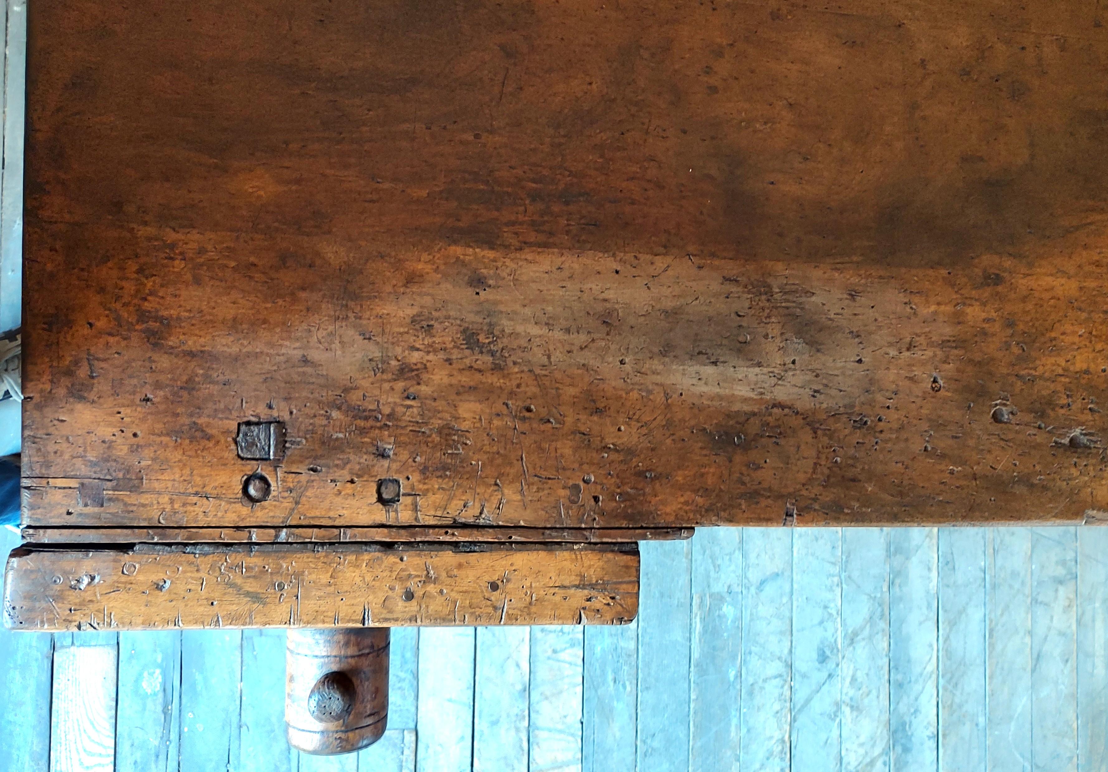 Antique Carpenter’s Workbench with 1 Vise For Sale 5