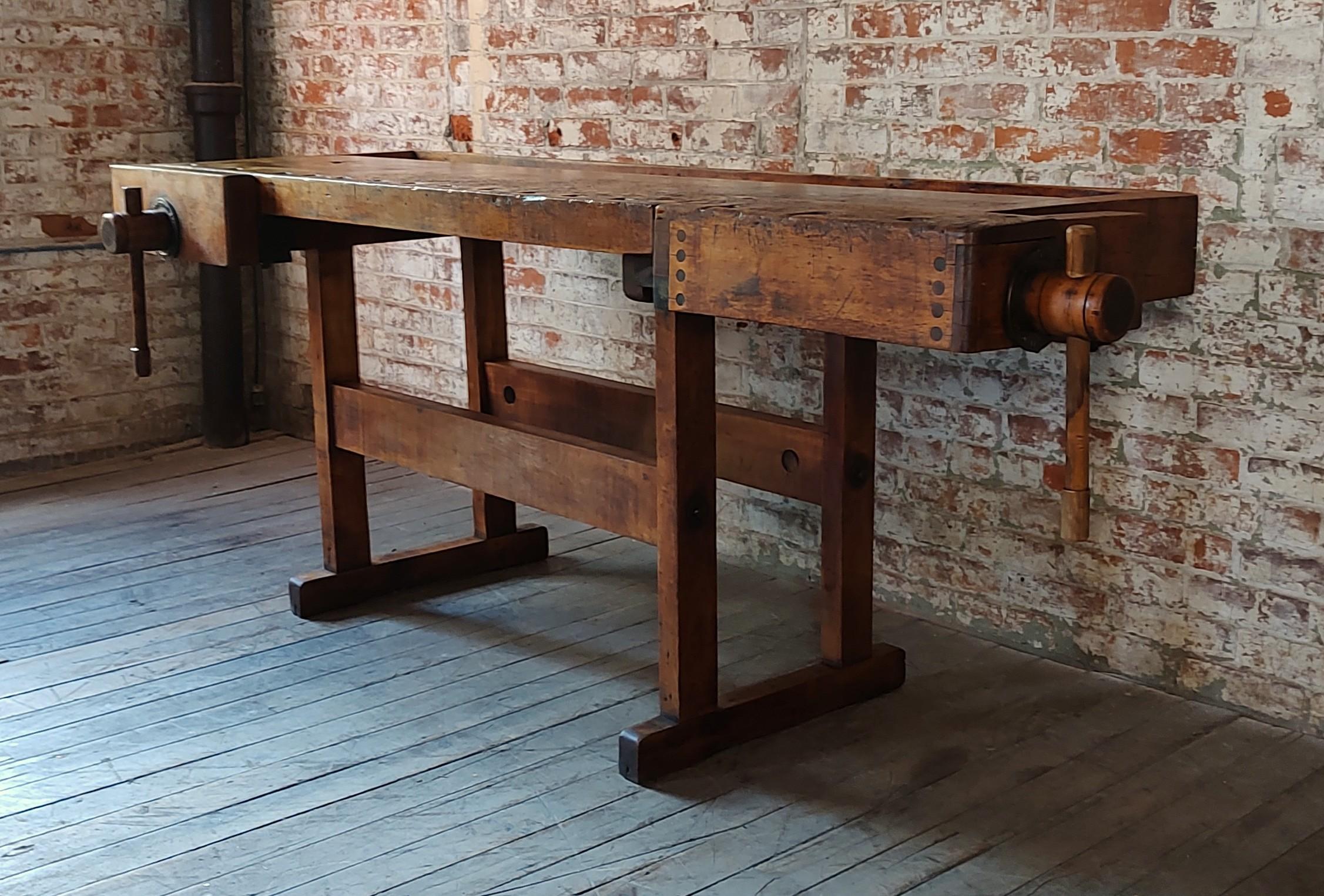 Antique Carpenter's Workbench with 2 Vises In Good Condition For Sale In Oakville, CT