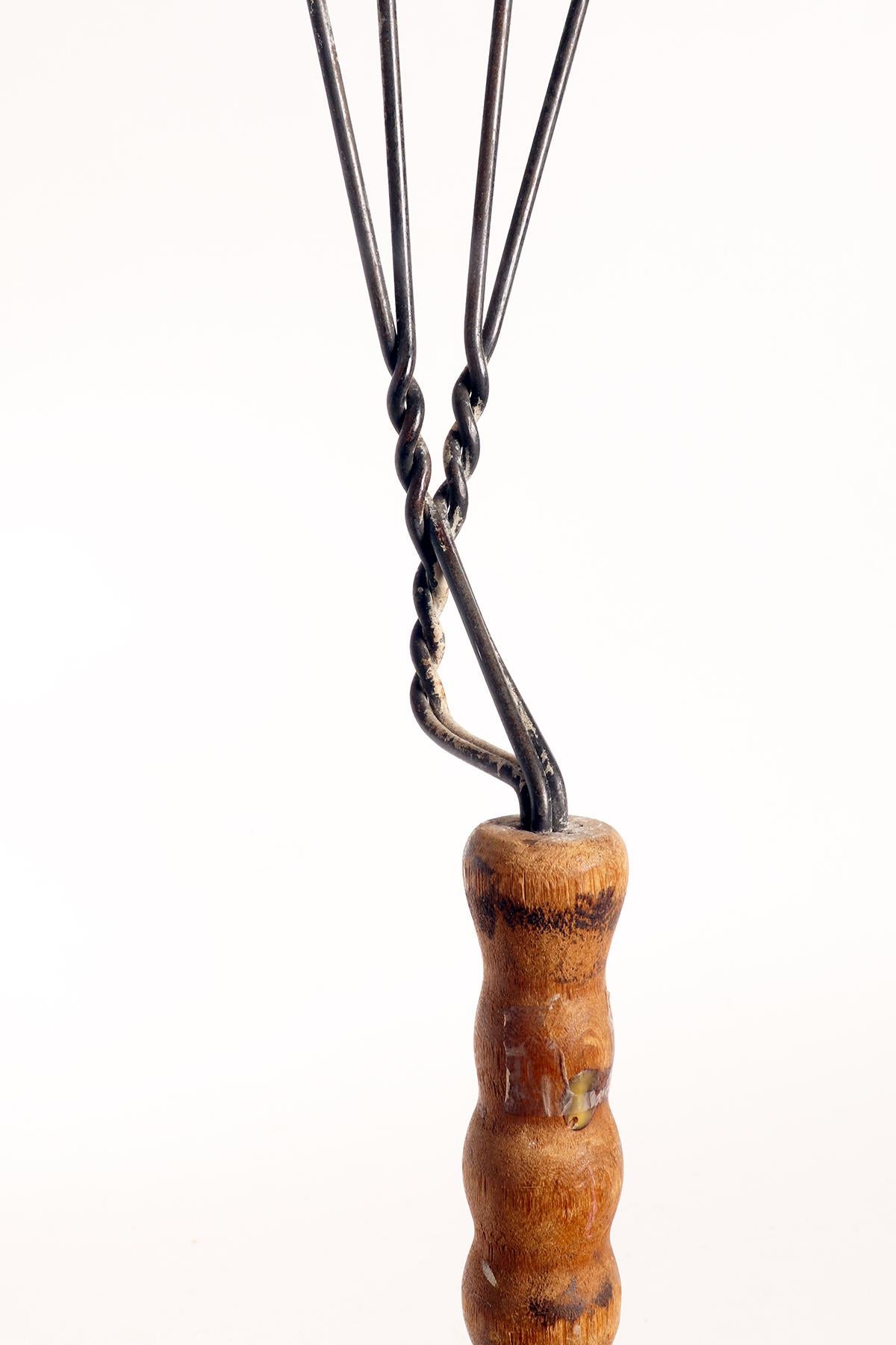 British Antique carpet beater, heart-shape, United Kingdom, late 1800s. For Sale