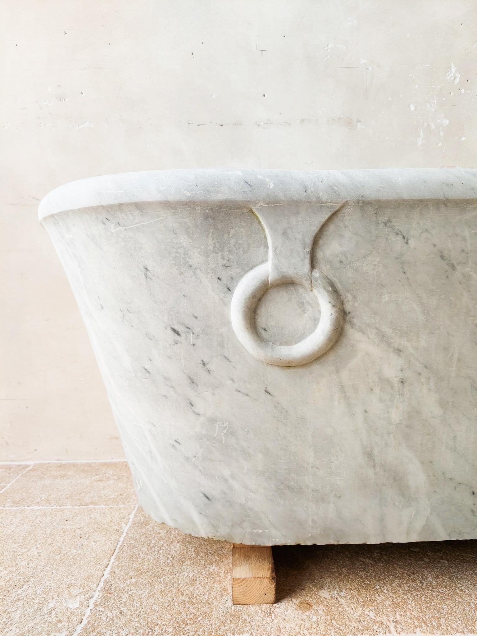 French Antique Carrara Marble Bathtub from the Early 19th Century For Sale