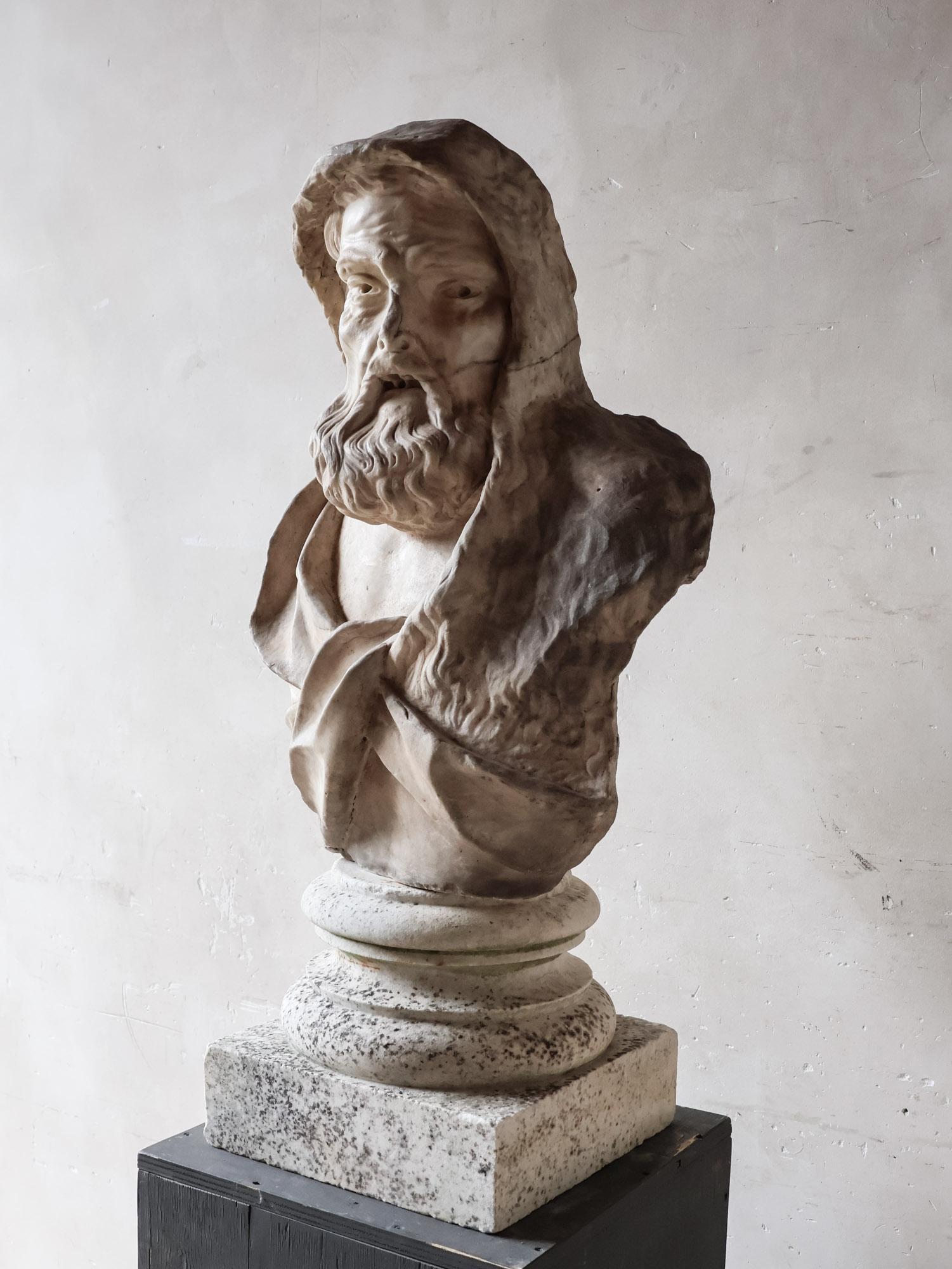 Antico busto in marmo di Carrara, 1700 circa, Barocco, Italia In condizioni buone in vendita a Baambrugge, NL
