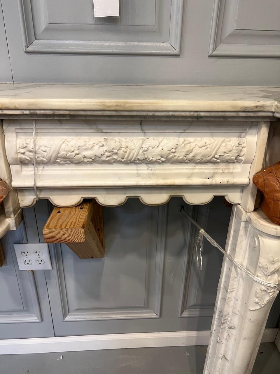Antique Carrara Marble Fireplace Mantel with Three Terracotta Busts       For Sale 5