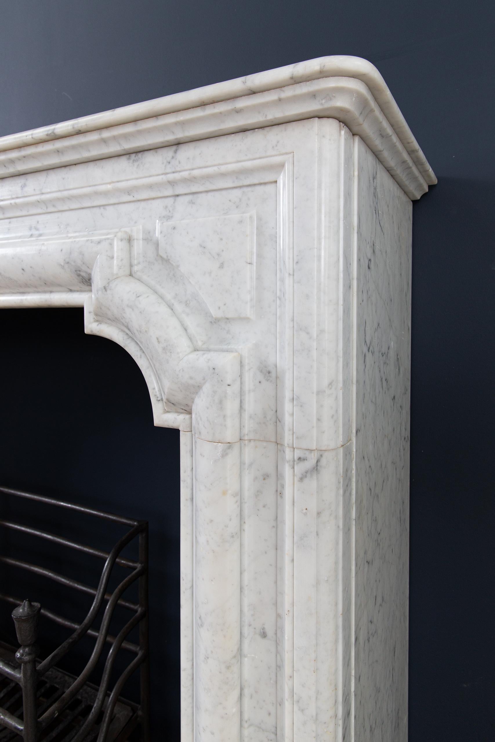 Antique Carrara Marble Lousie XIV Style Bolection Fireplace Surround In Good Condition For Sale In Oostvoorne, NL