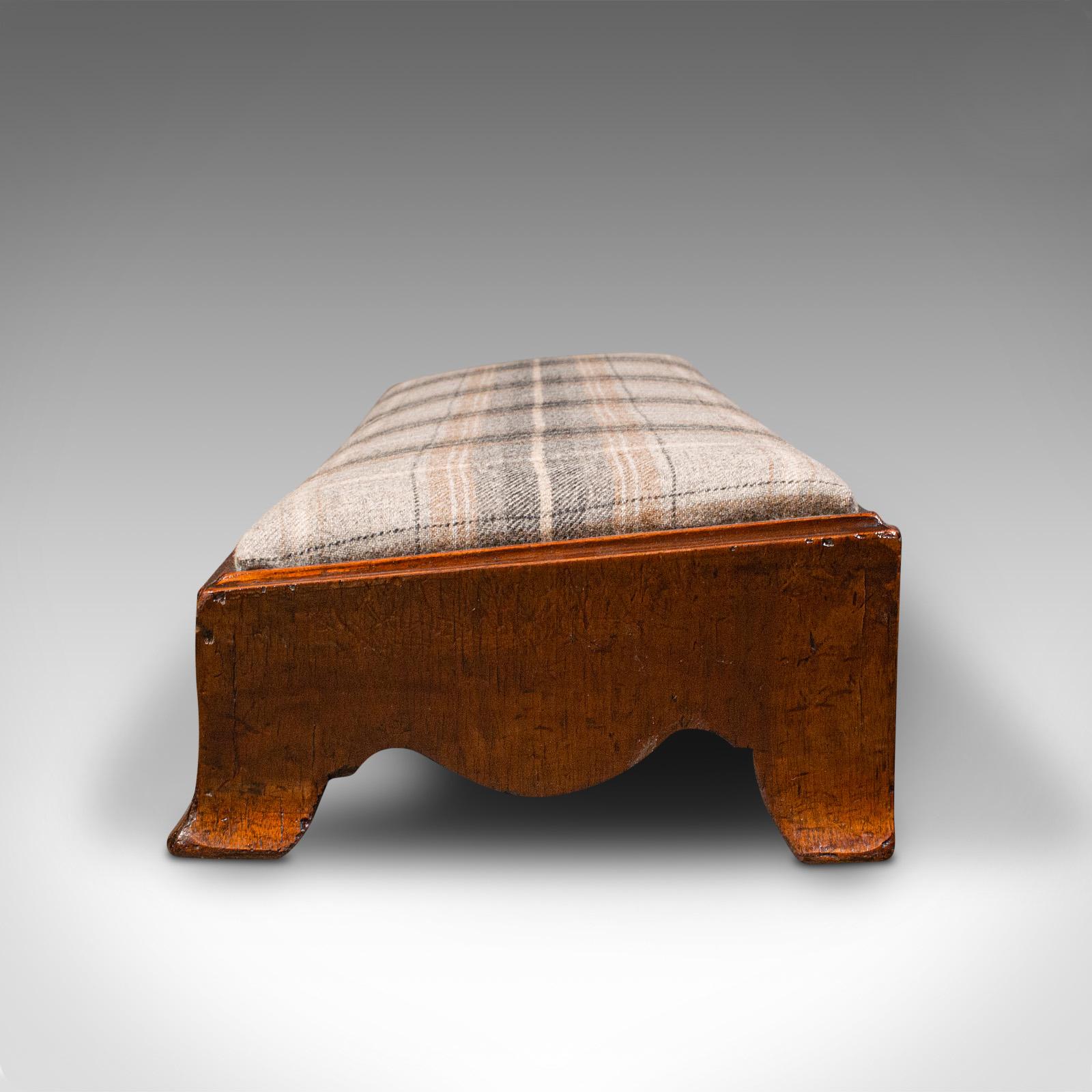 retapisser un tabouret ancien