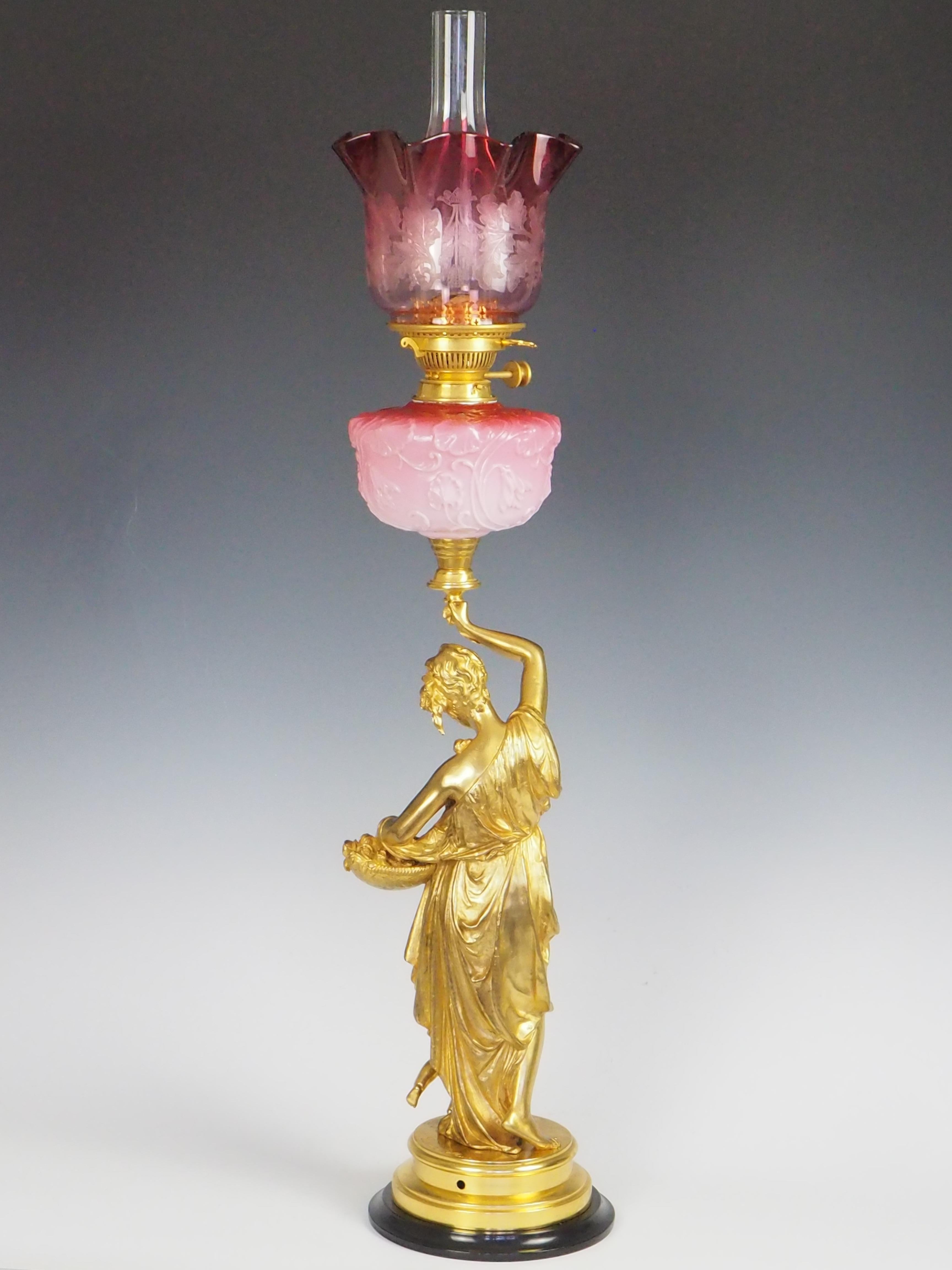 Lampe à huile ancienne en bronze doré signée Carrier-Beluese Lady en vente 8