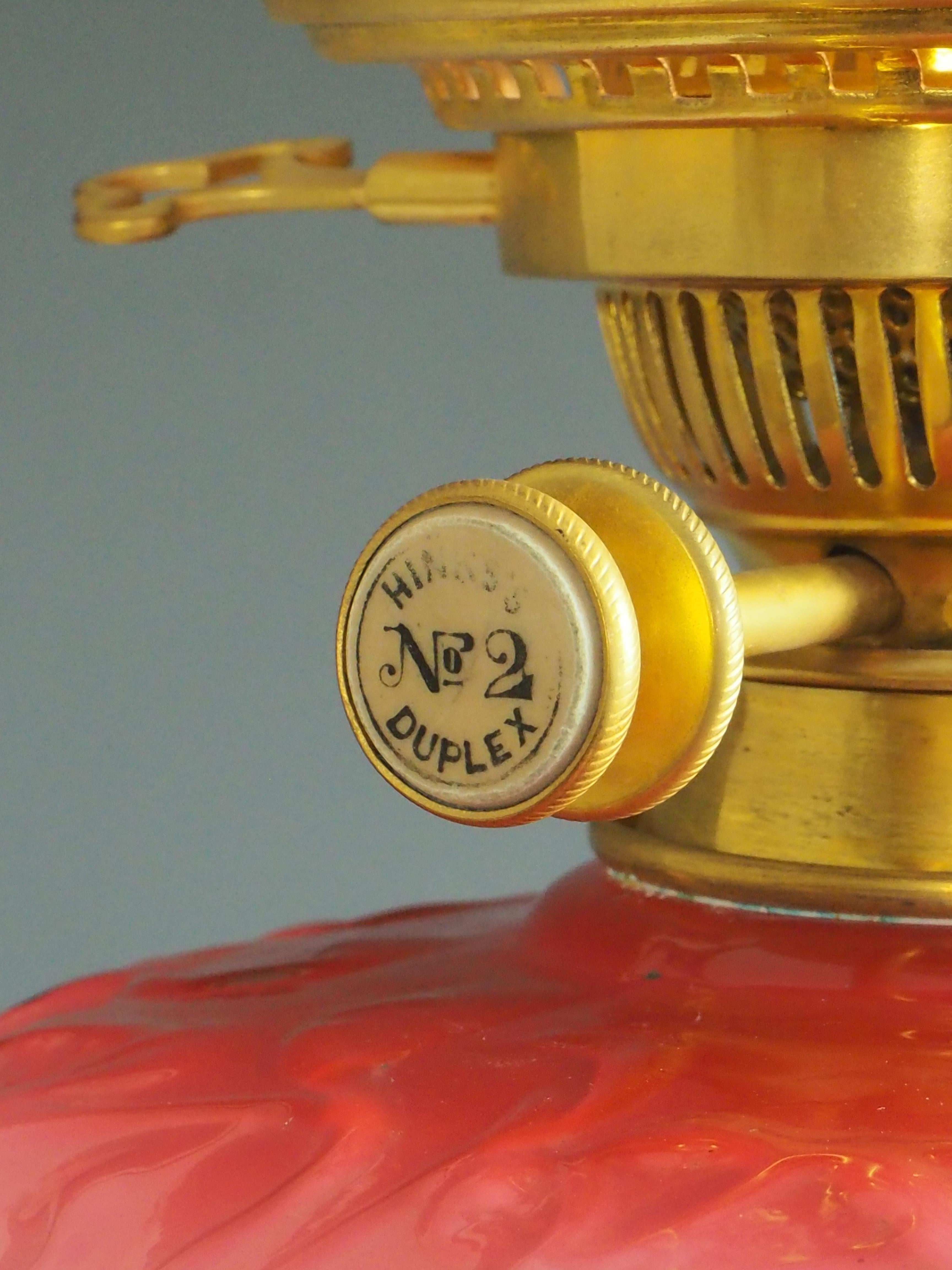 XIXe siècle Lampe à huile ancienne en bronze doré signée Carrier-Beluese Lady en vente