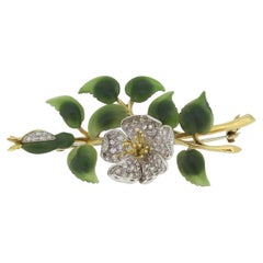 Antiguo Broche Carrington Floral de Jade con Diamantes y Nefrita