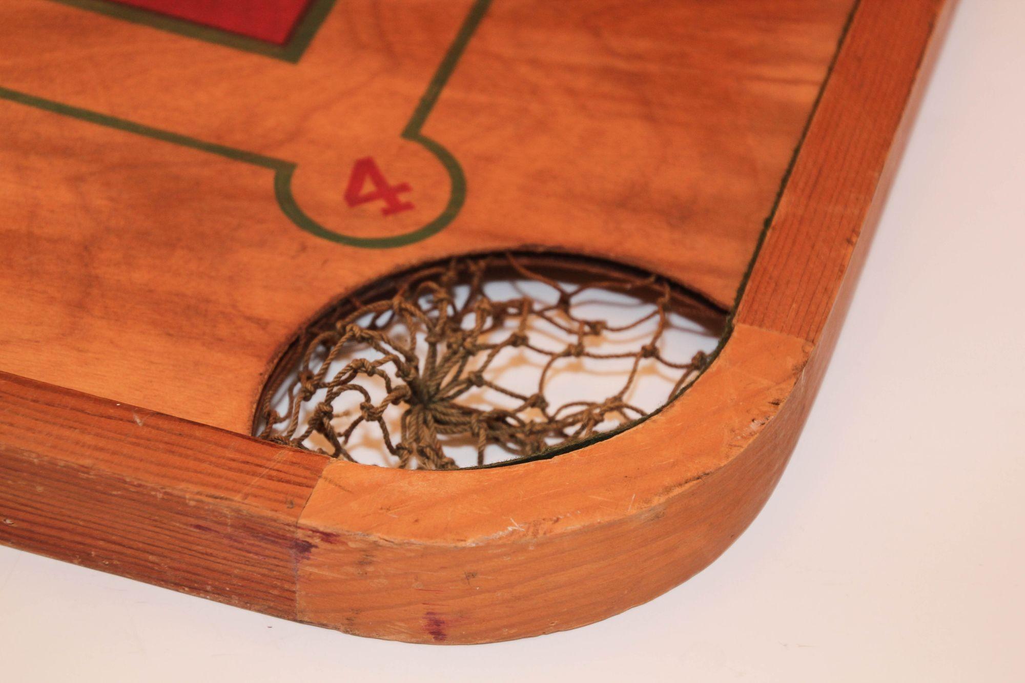 Antikes, doppelseitiges Carrom Company-Spielbrett aus Holz (20. Jahrhundert) im Angebot