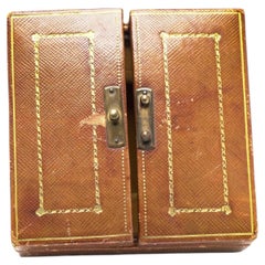 Antike Cartier-Uhr oder Medaillon-Präsentationsvitrine mit Ständer, New York