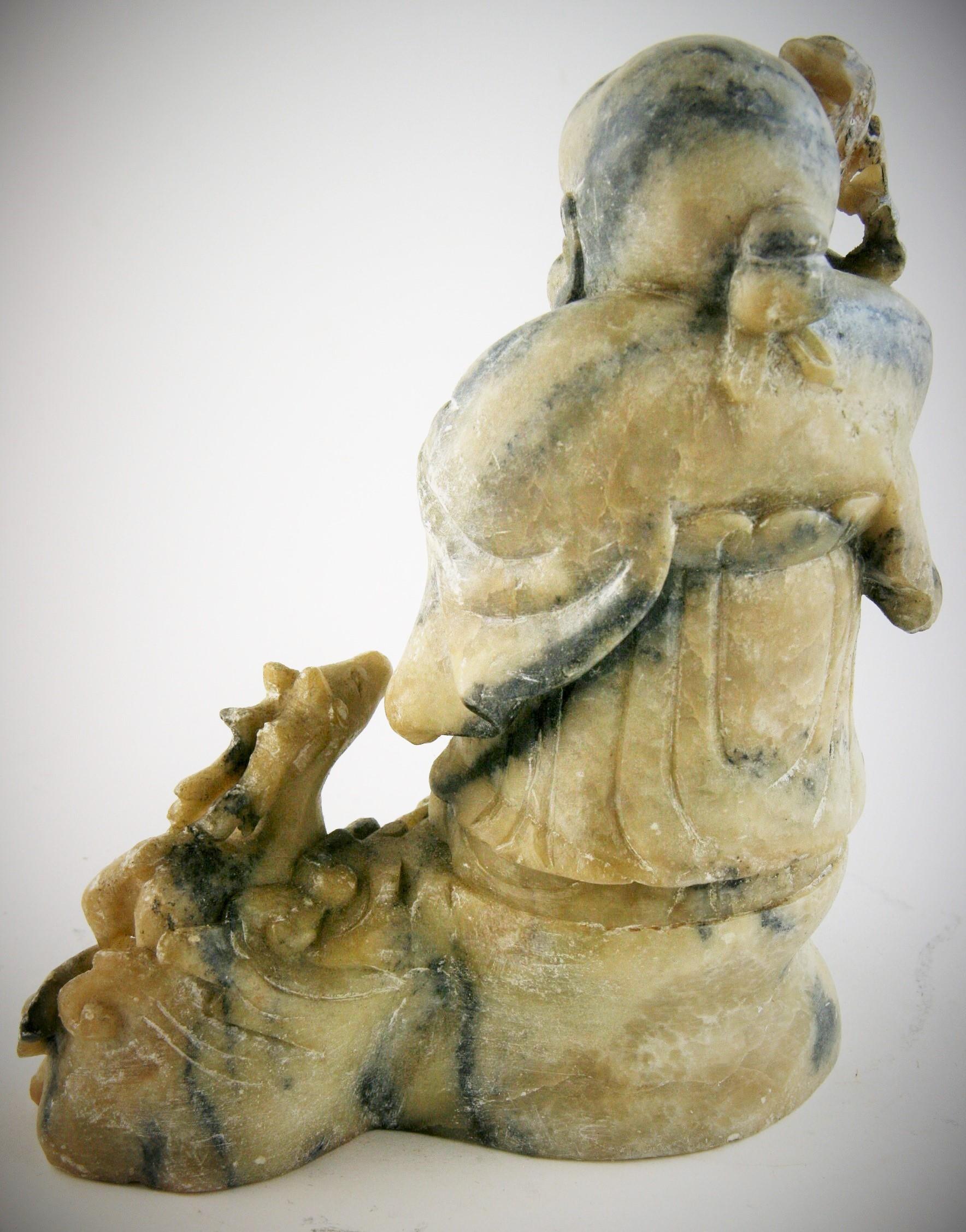 Bouddha Happy Bouddha ancien en albâtre sculpté en vente 4
