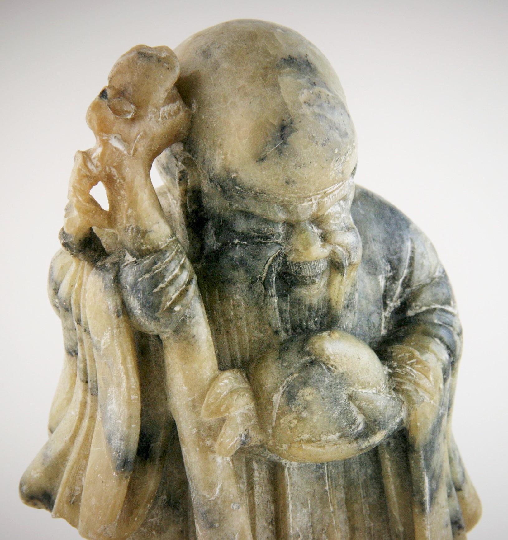 Sculpté à la main Bouddha Happy Bouddha ancien en albâtre sculpté en vente