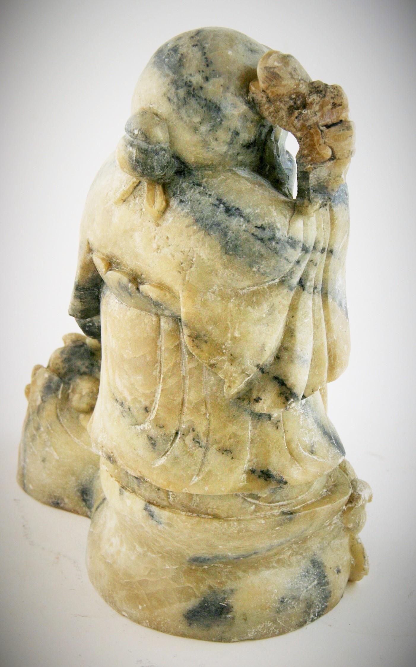 Bouddha Happy Bouddha ancien en albâtre sculpté en vente 3