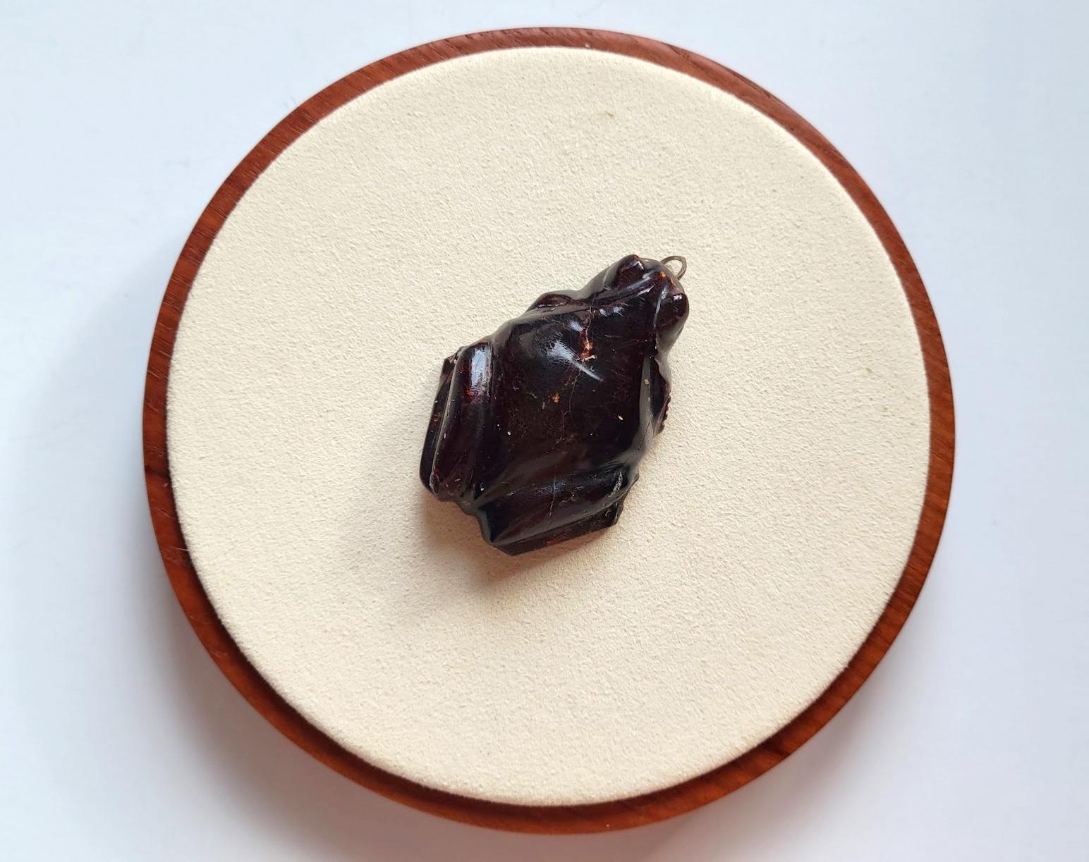 Antique Carved Amber Frog Pendant For Sale 1