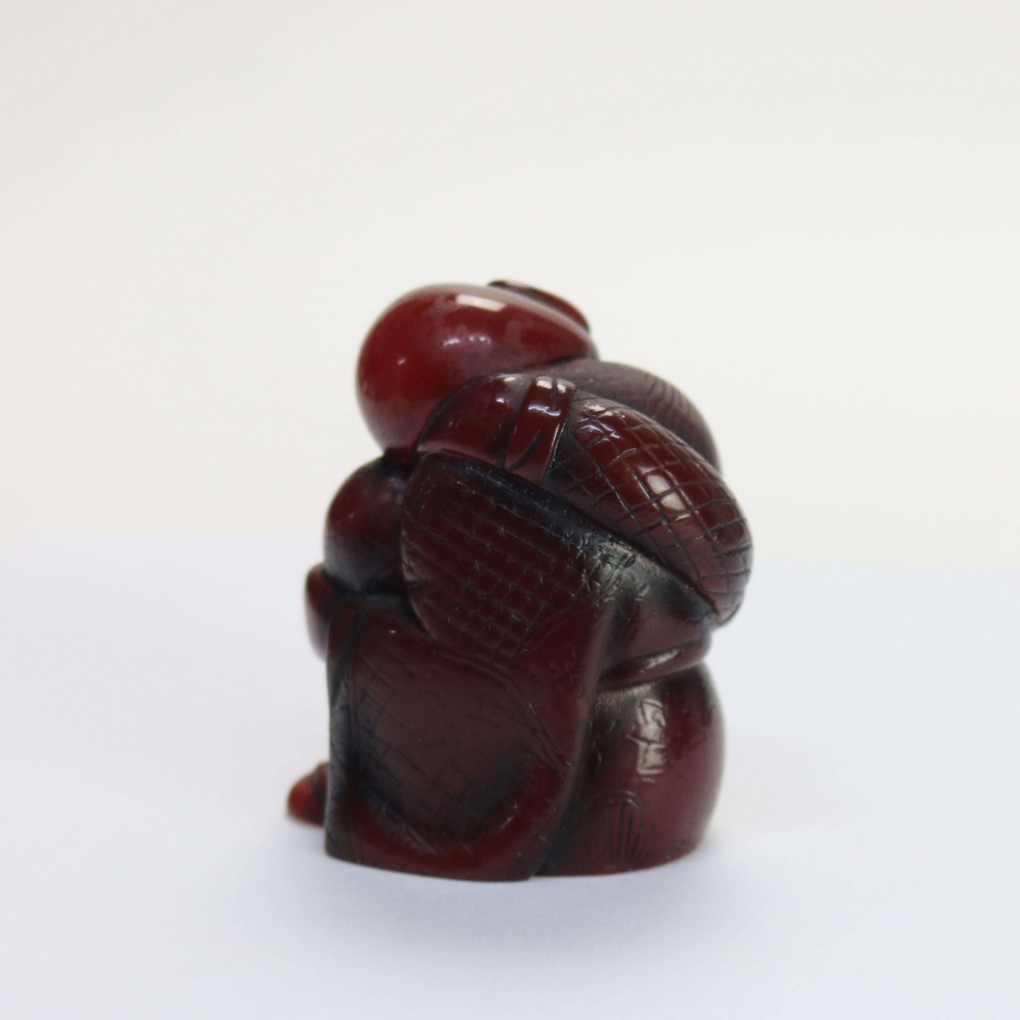 Antico Netsuke d'ambra intagliato con figura di Buddha C1900 In condizioni buone in vendita a Big Flats, NY