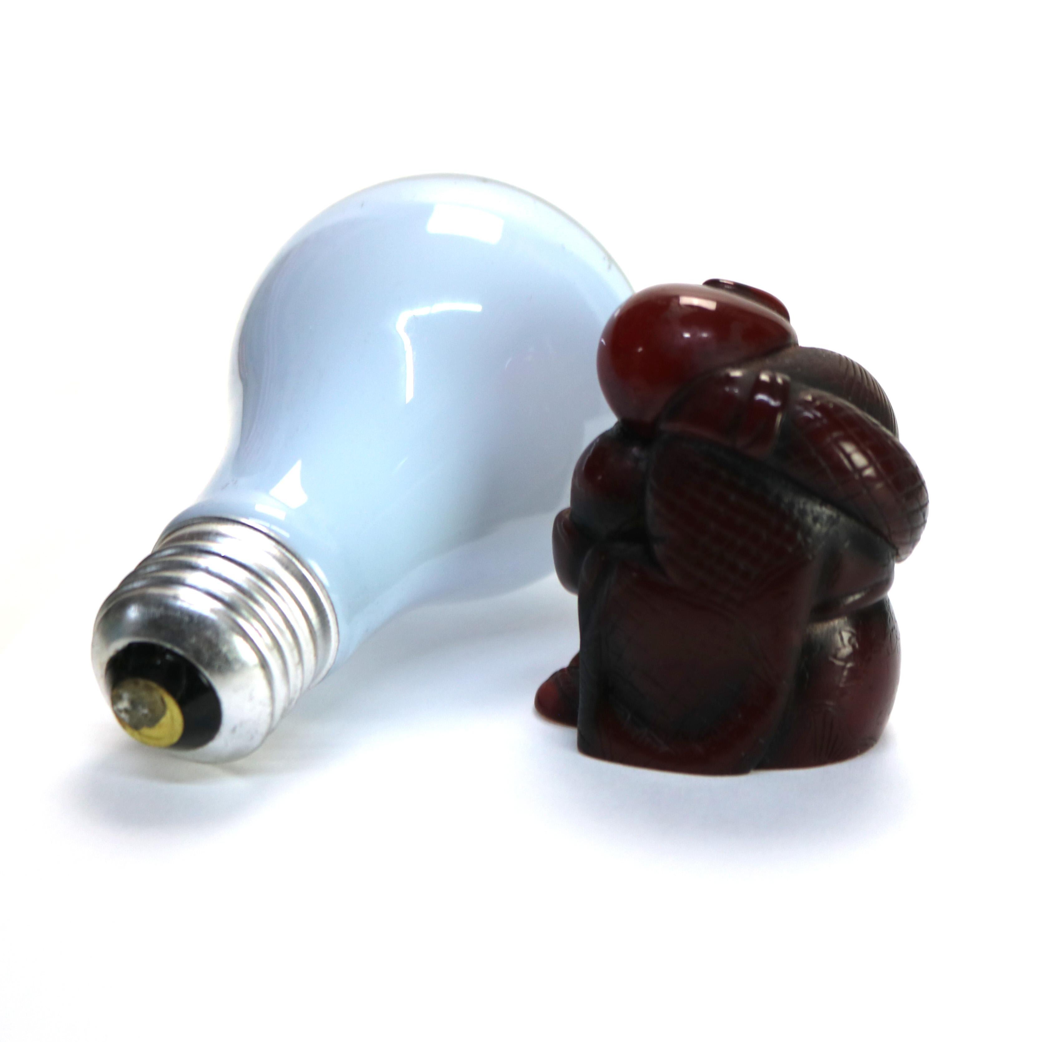XX secolo Antico Netsuke d'ambra intagliato con figura di Buddha C1900 in vendita