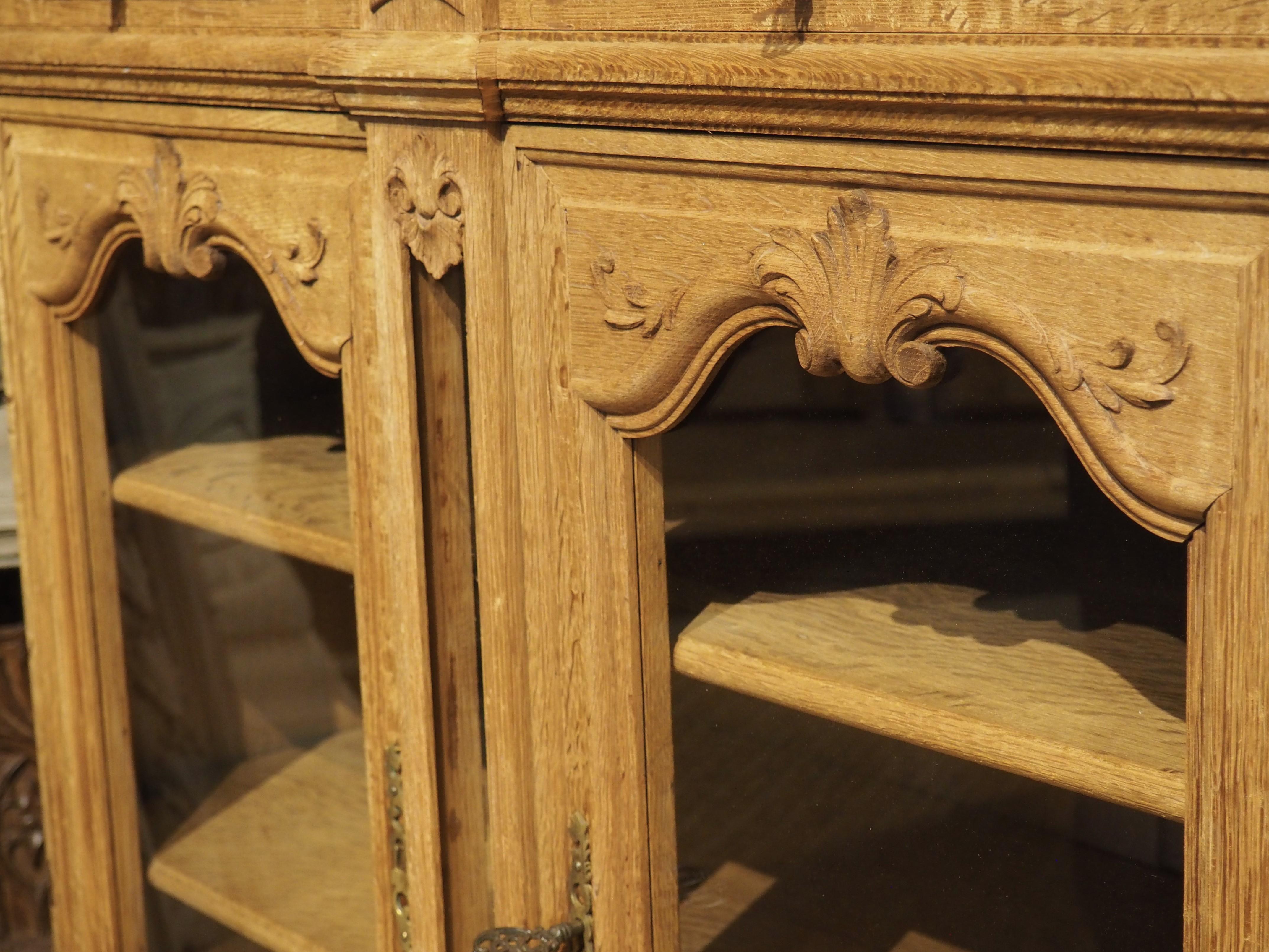 Antique Carved and Bleached Oak and Glass Buffet Vitrine from Liege, Circa 1900 For Sale 7