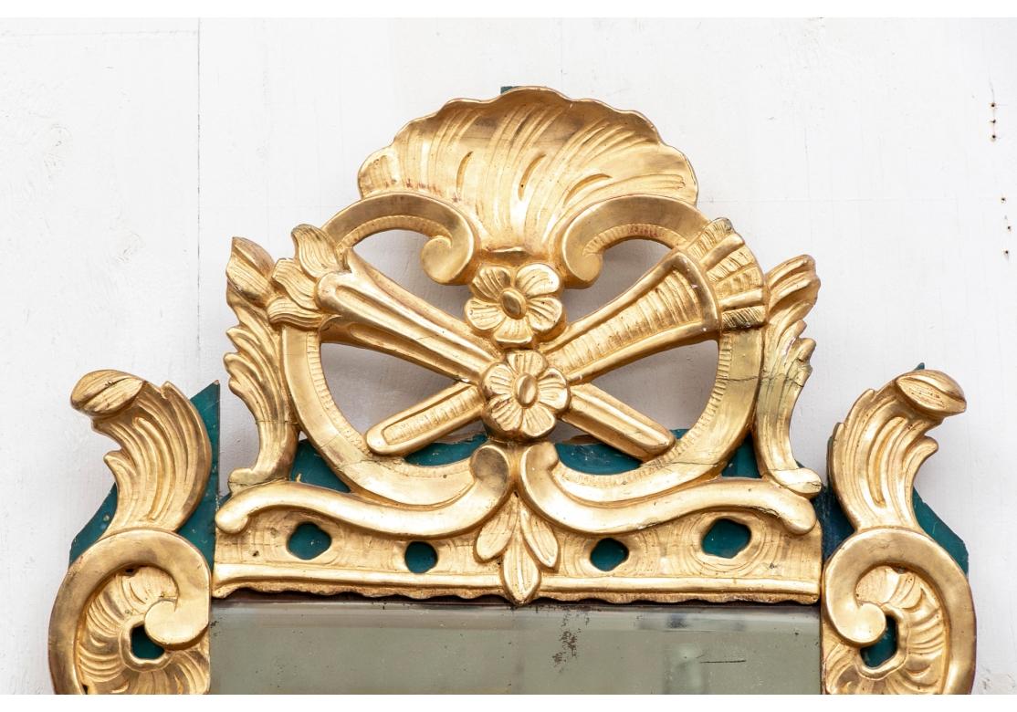 Antiker geschnitzter und vergoldeter Spiegel im Stil des 18. im Angebot 1