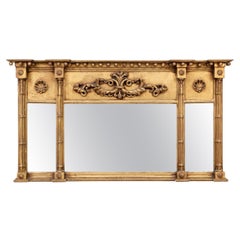 Antique Mirror intagliato e dorato in tre parti sopra la mensola