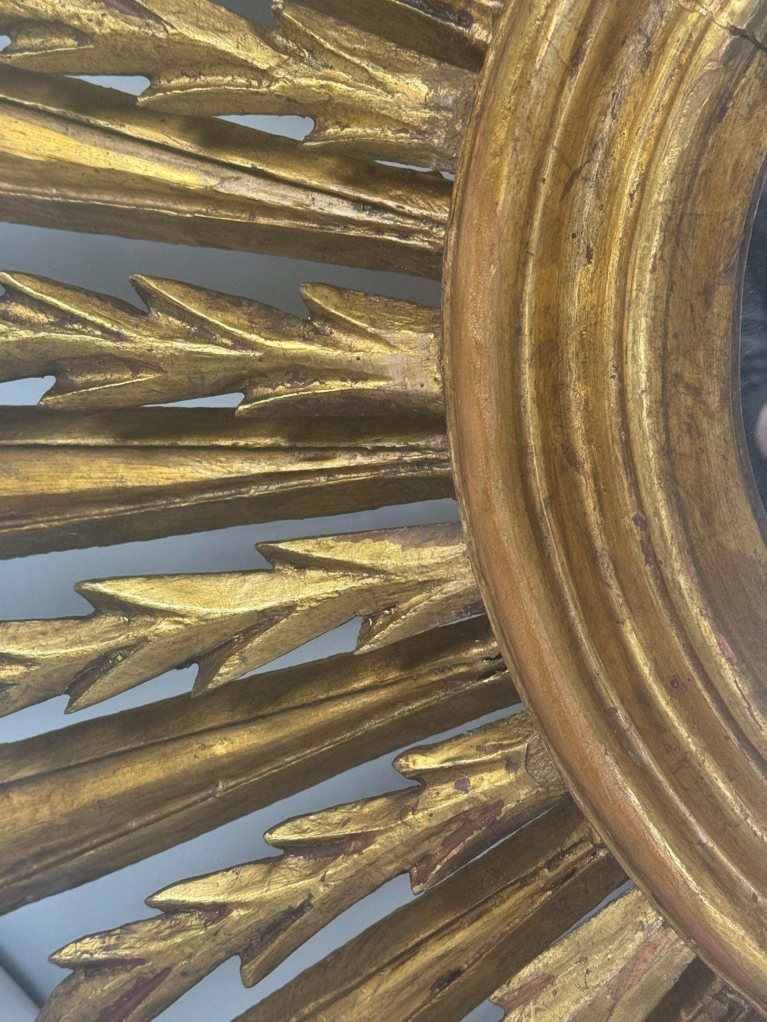 Antiguo espejo francés tallado en madera de gilt de mediados de siglo con forma de estrella en Bueno estado para la venta en Essex, MA