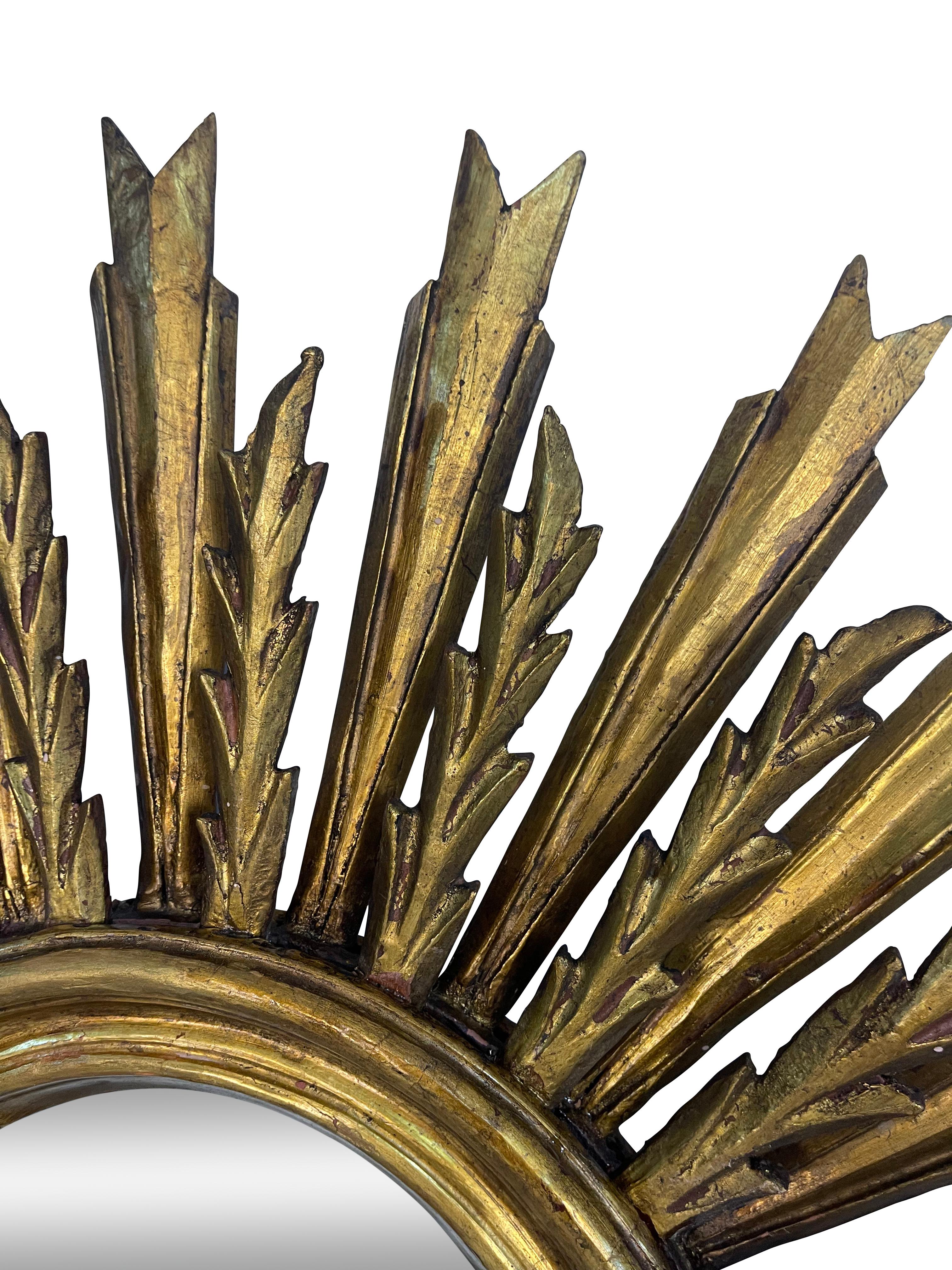 Antike geschnitzt und Giltwood Mid Century Französisch Starburst Spiegel (Handgefertigt) im Angebot