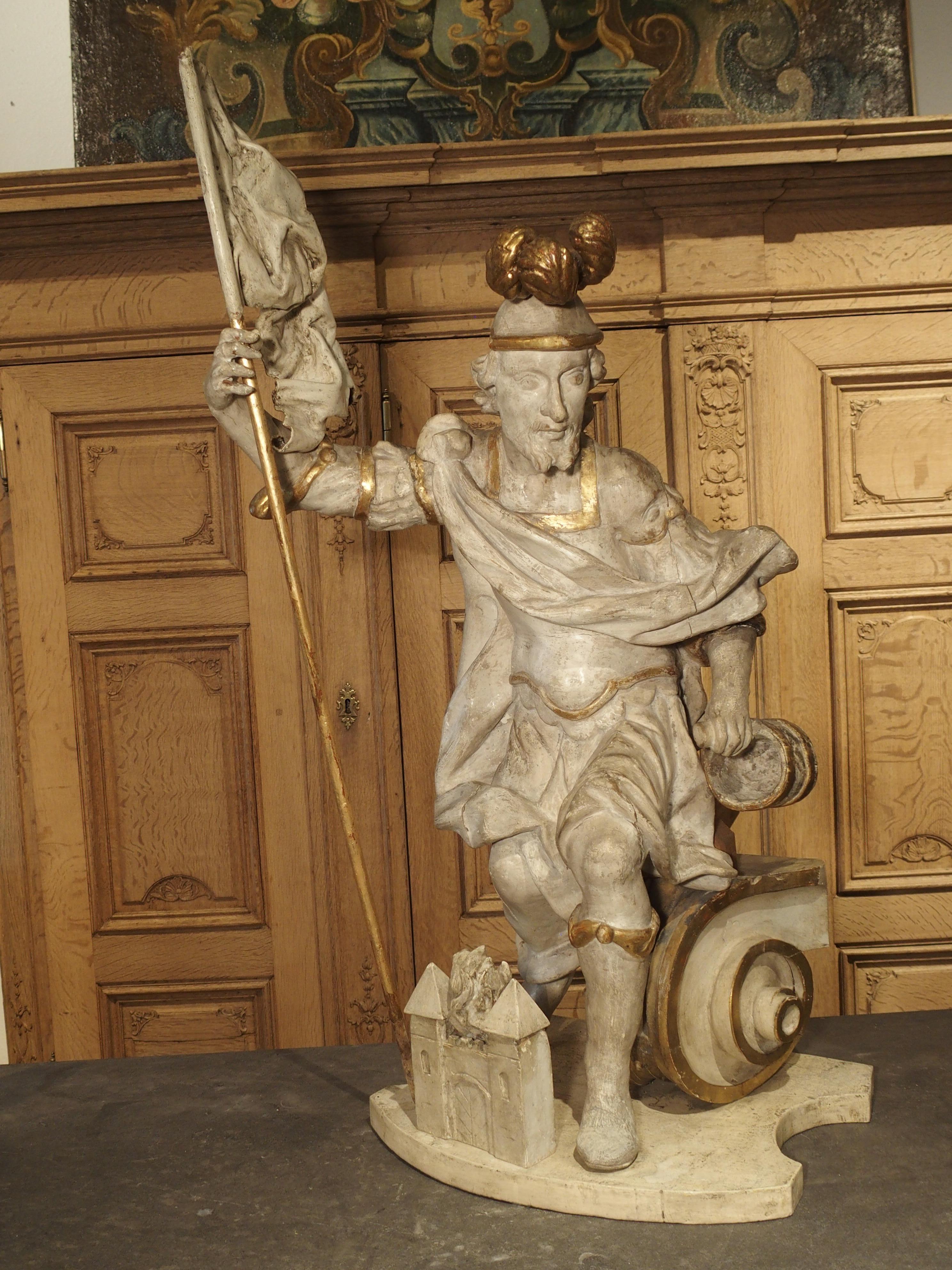 Autrichien Statue ancienne sculptée et peinte de St. Florian:: Autriche:: vers 1700 en vente