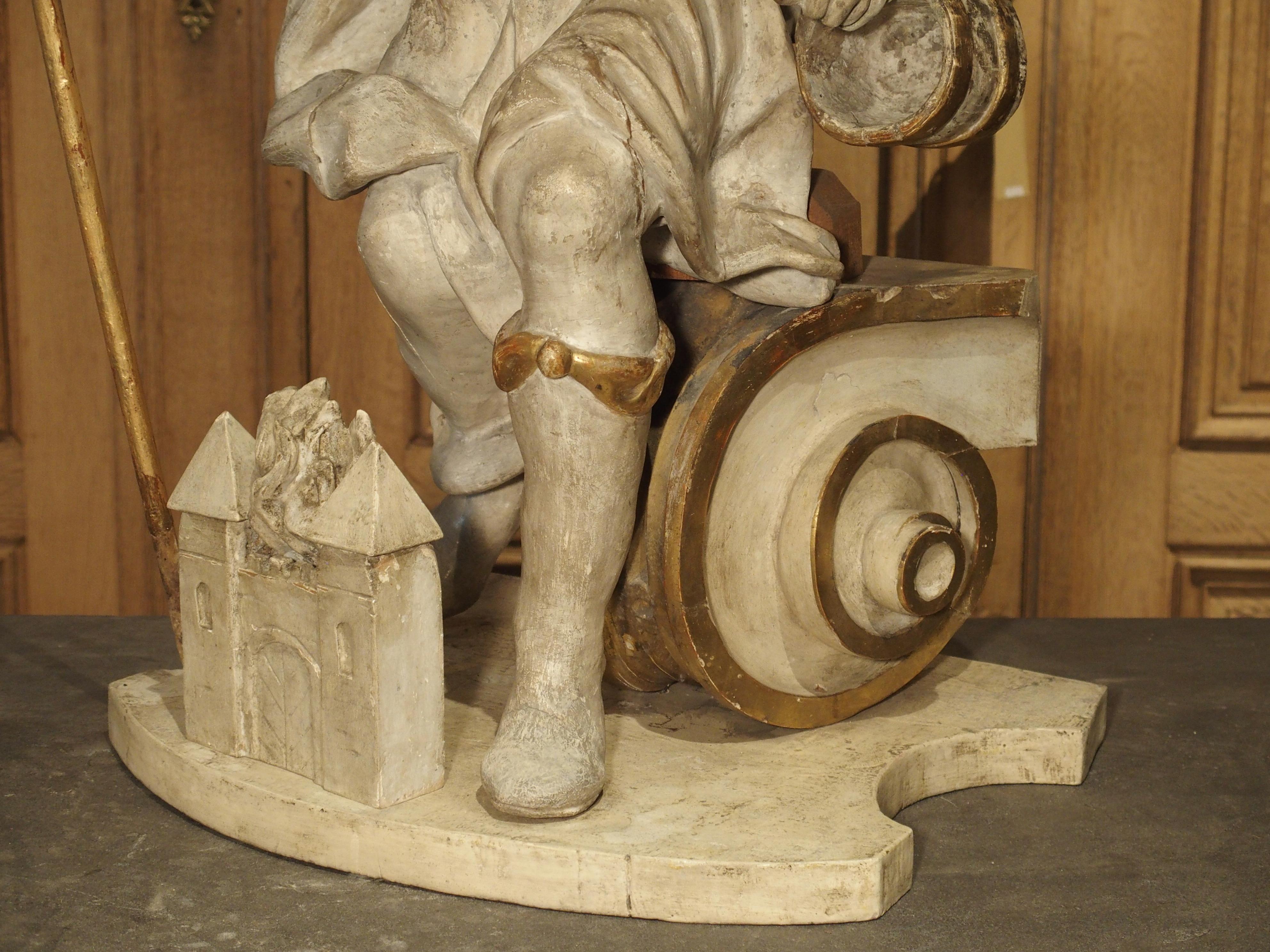 Sculpté Statue ancienne sculptée et peinte de St. Florian:: Autriche:: vers 1700 en vente