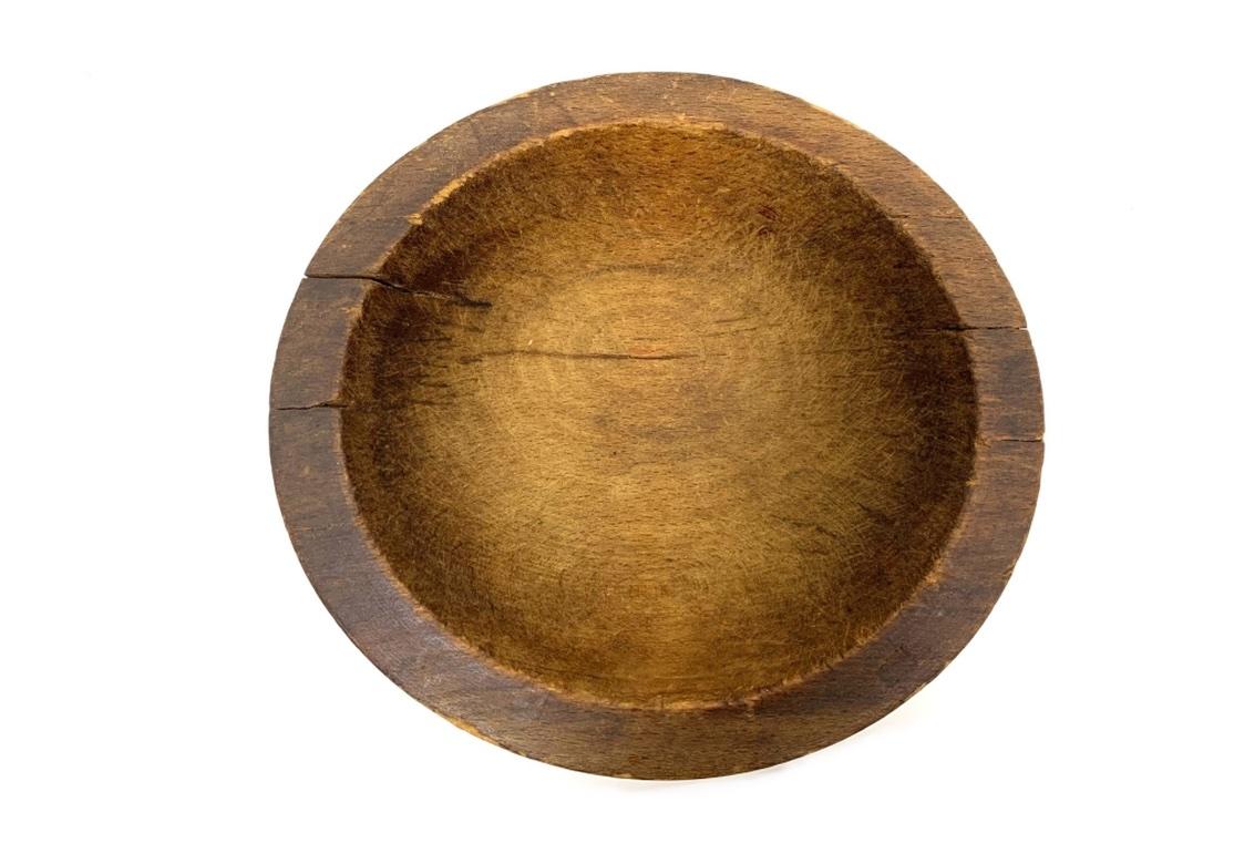 Primitif Bol et cuillère anciens en bois sculpté et tourné en vente