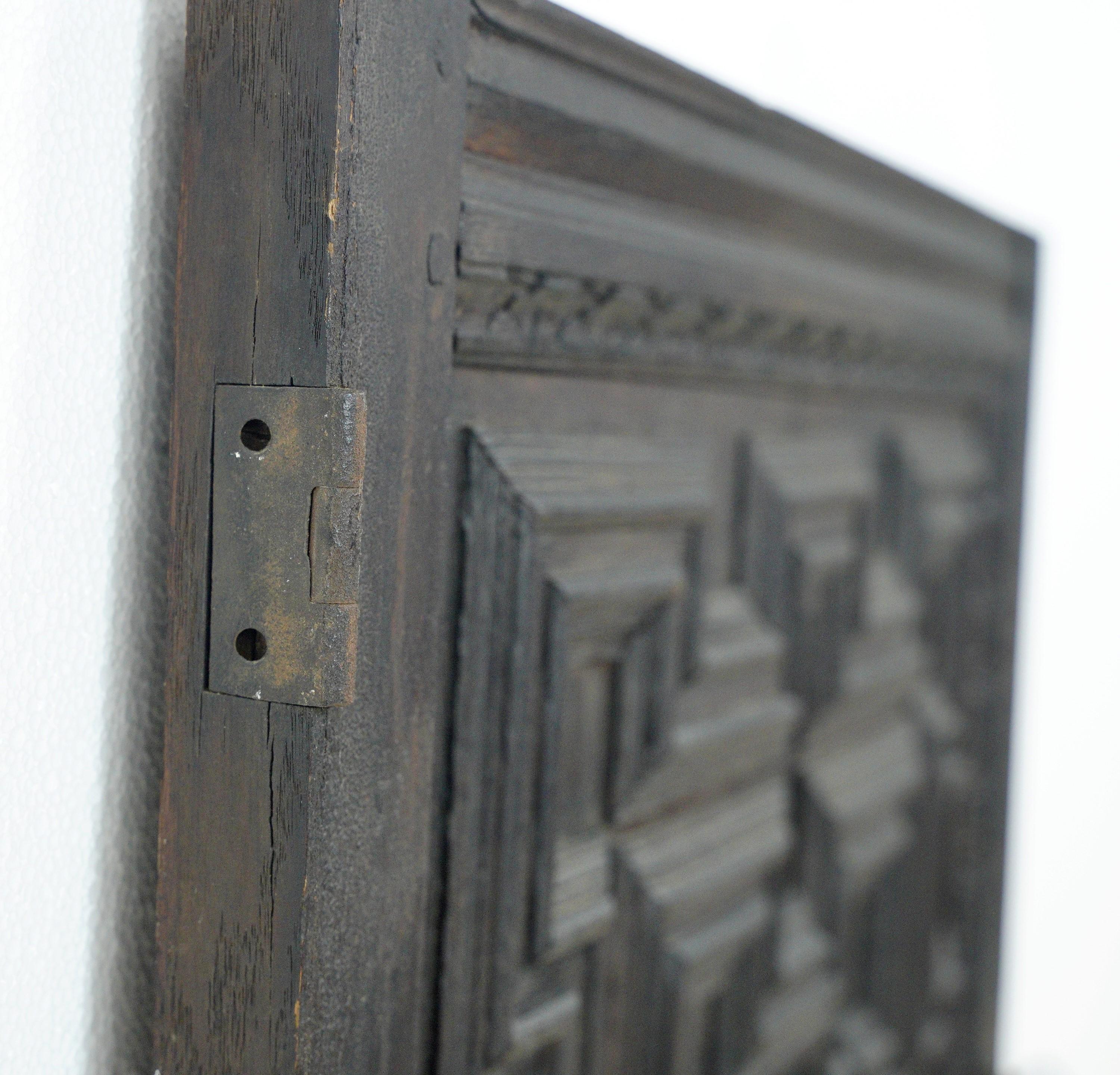 Porte de meuble antique en chêne sculpté en relief d'ange 25.875 x 24.25 en vente 7