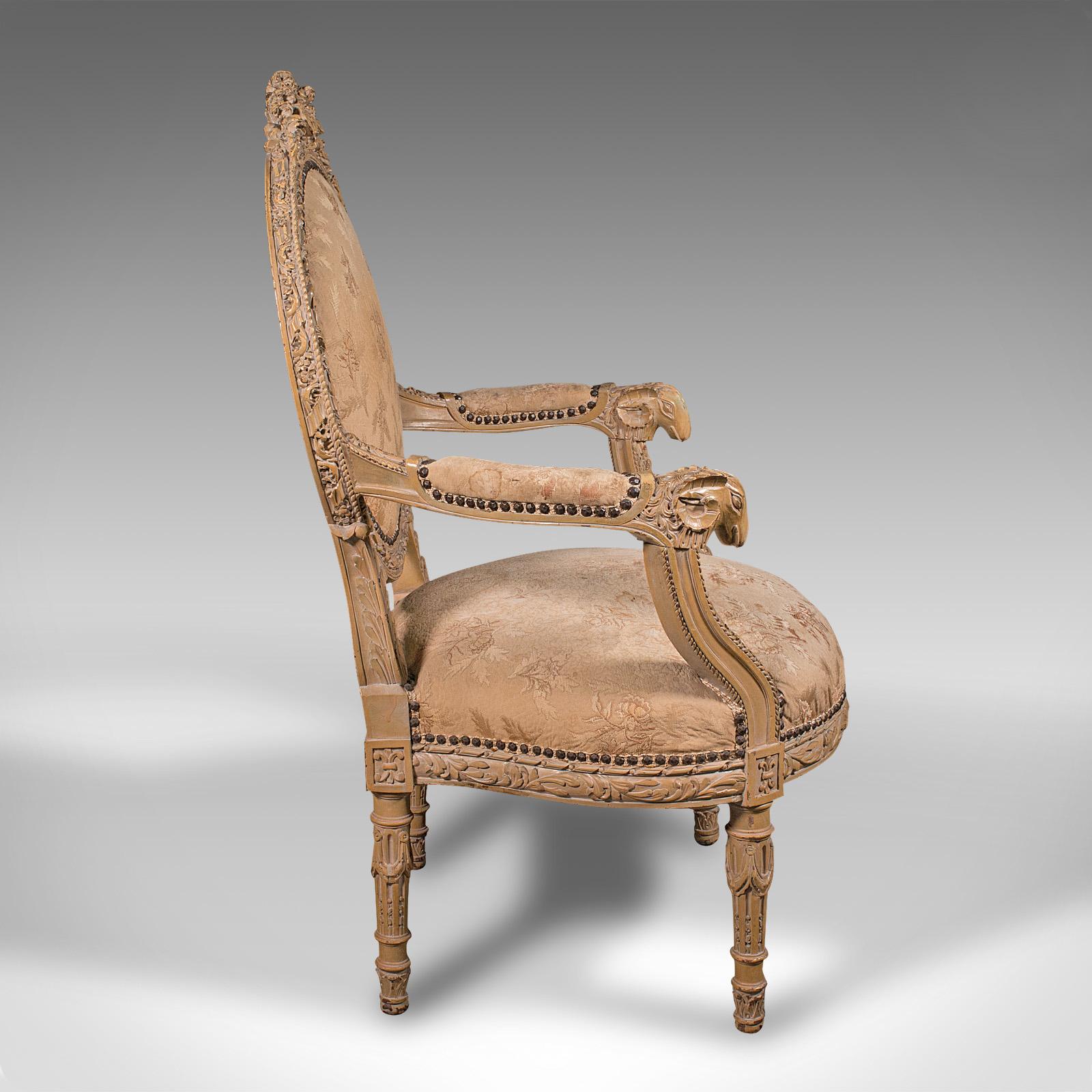Français Fauteuil sculpté français, cadre d'exposition, fauteuil de style victorien, vers 1870 en vente