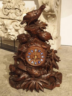 Antico orologio da tavolo Black Forest intagliato, 1885 circa
