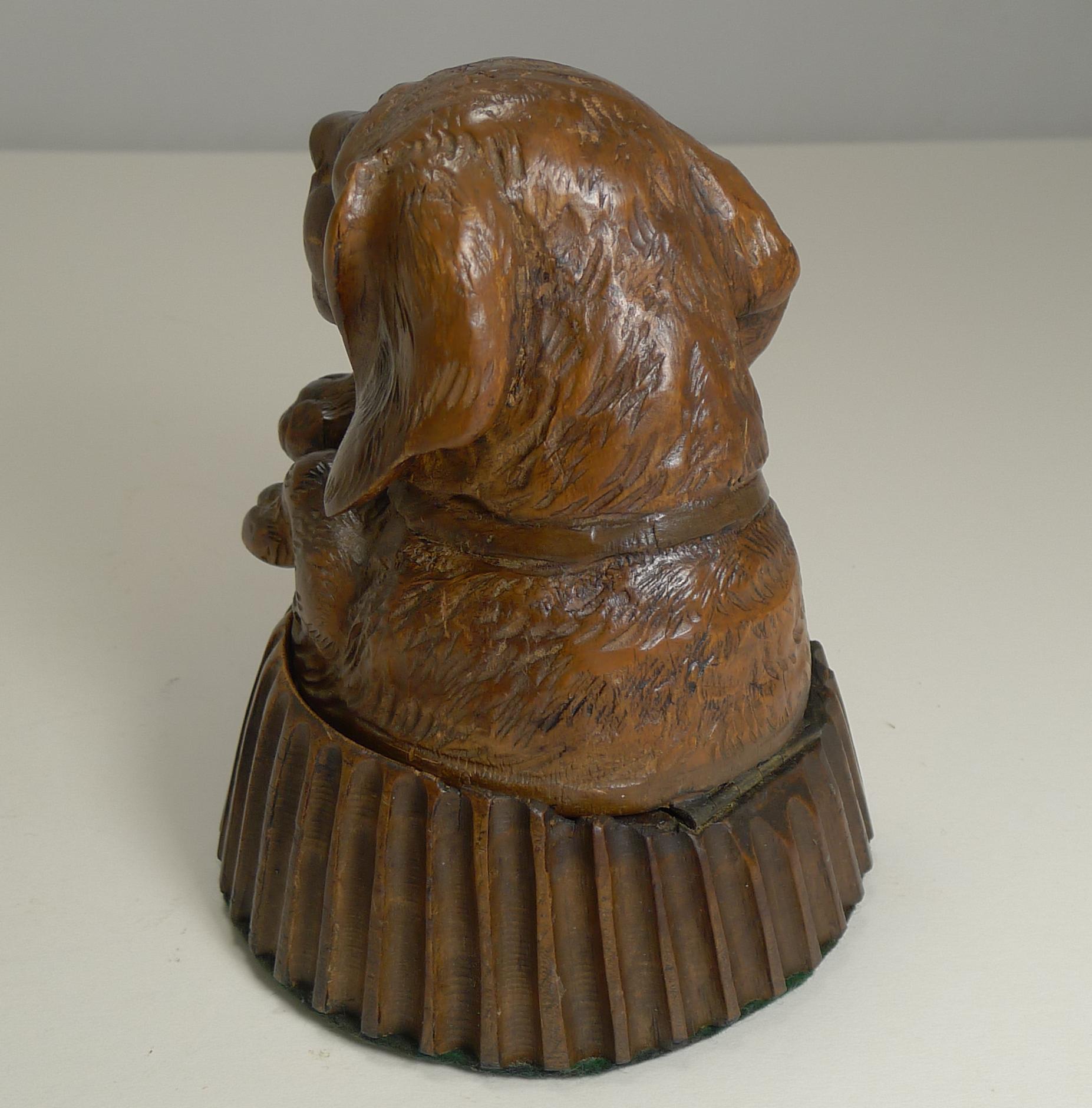 Ancien encrier fantaisie sculpté de la Forêt Noire, chien, vers 1880 Bon état - En vente à Bath, GB