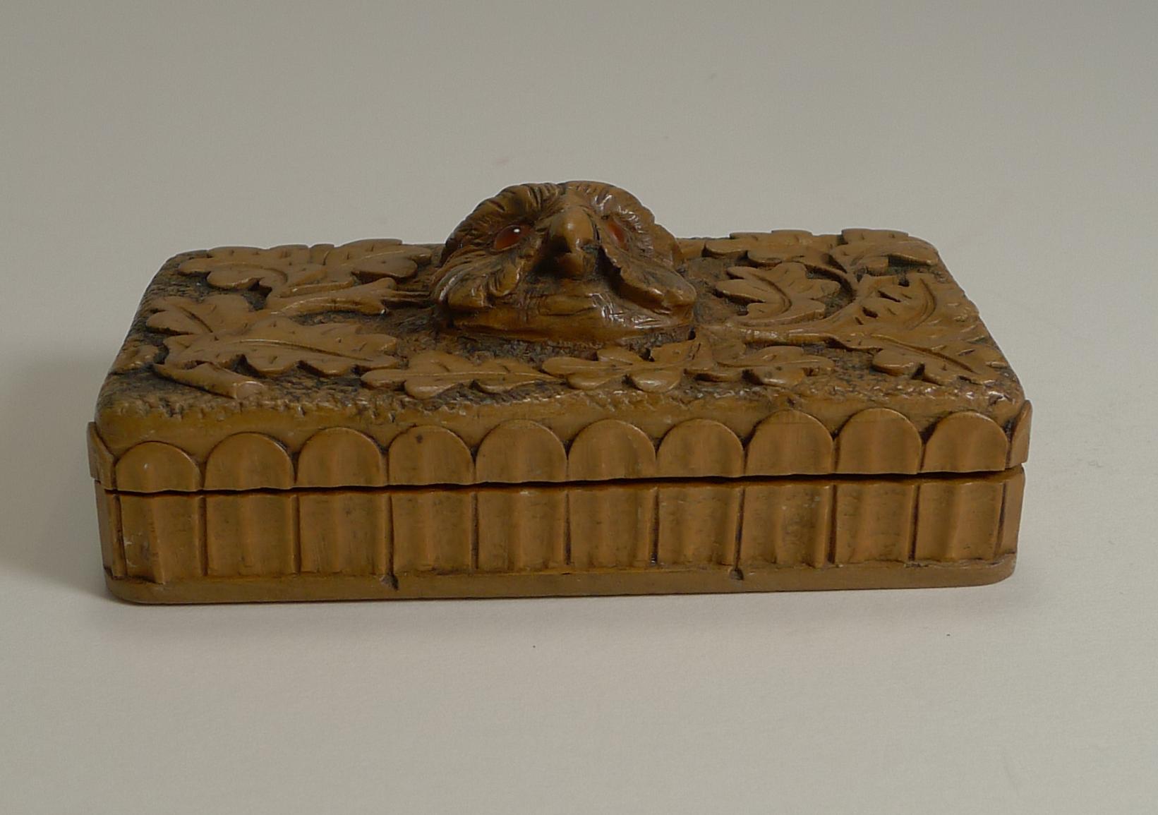 A fabulous hand carved wooden postage stamp box from the Black Forest region and dating to around 1900.

The sides are carved but the star of the show is the central carved owl to the lid surrounded by oak leaves, all beautifully