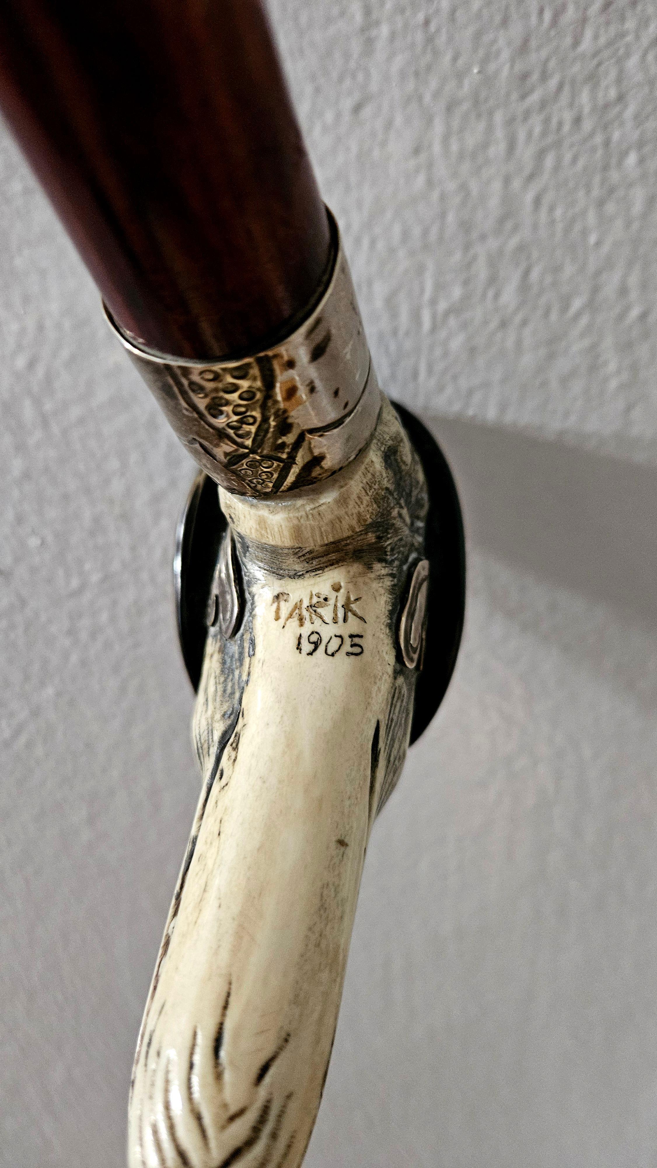 Bastón antiguo de hueso tallado con cabeza de mono firmado 
