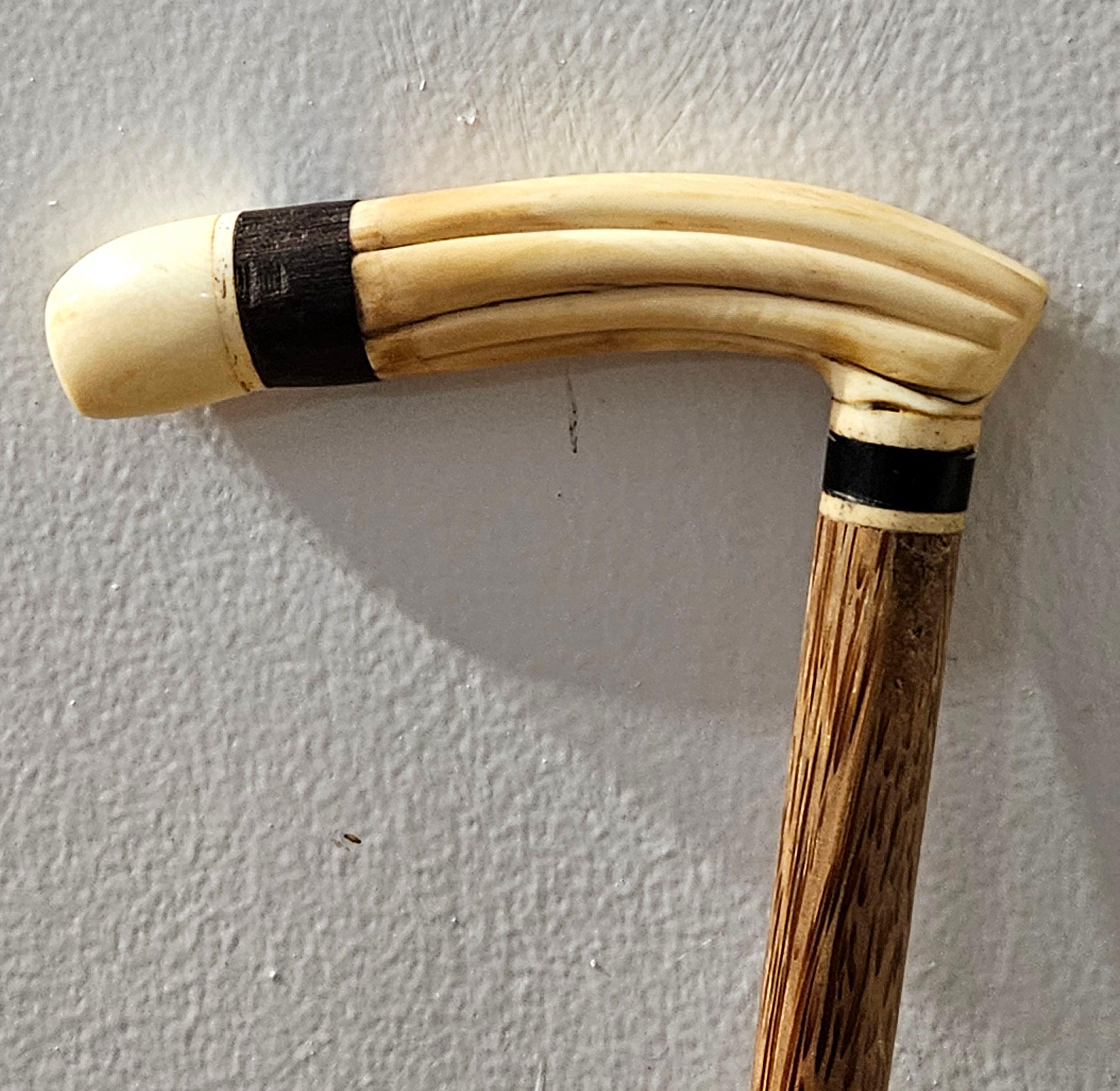 Fait main Canne ancienne en os sculpté en vente