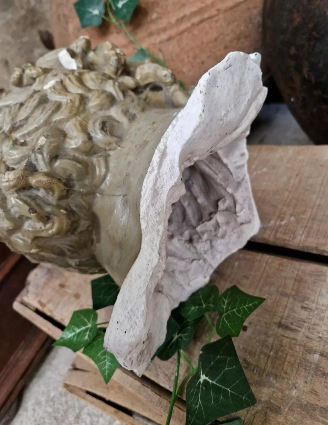 Antico busto scolpito del tragediografo di Euripide in vendita 2