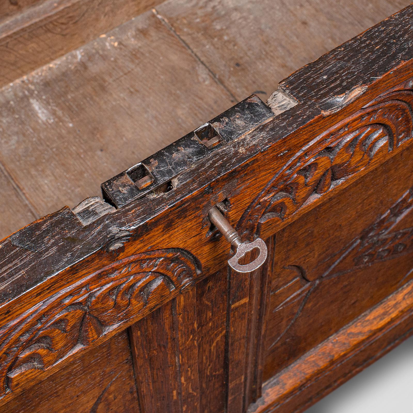 Antiker geschnitzter Koffer, englisch, Eiche, Leinentruhe, Fenstersitz, William III., 1700 im Angebot 2