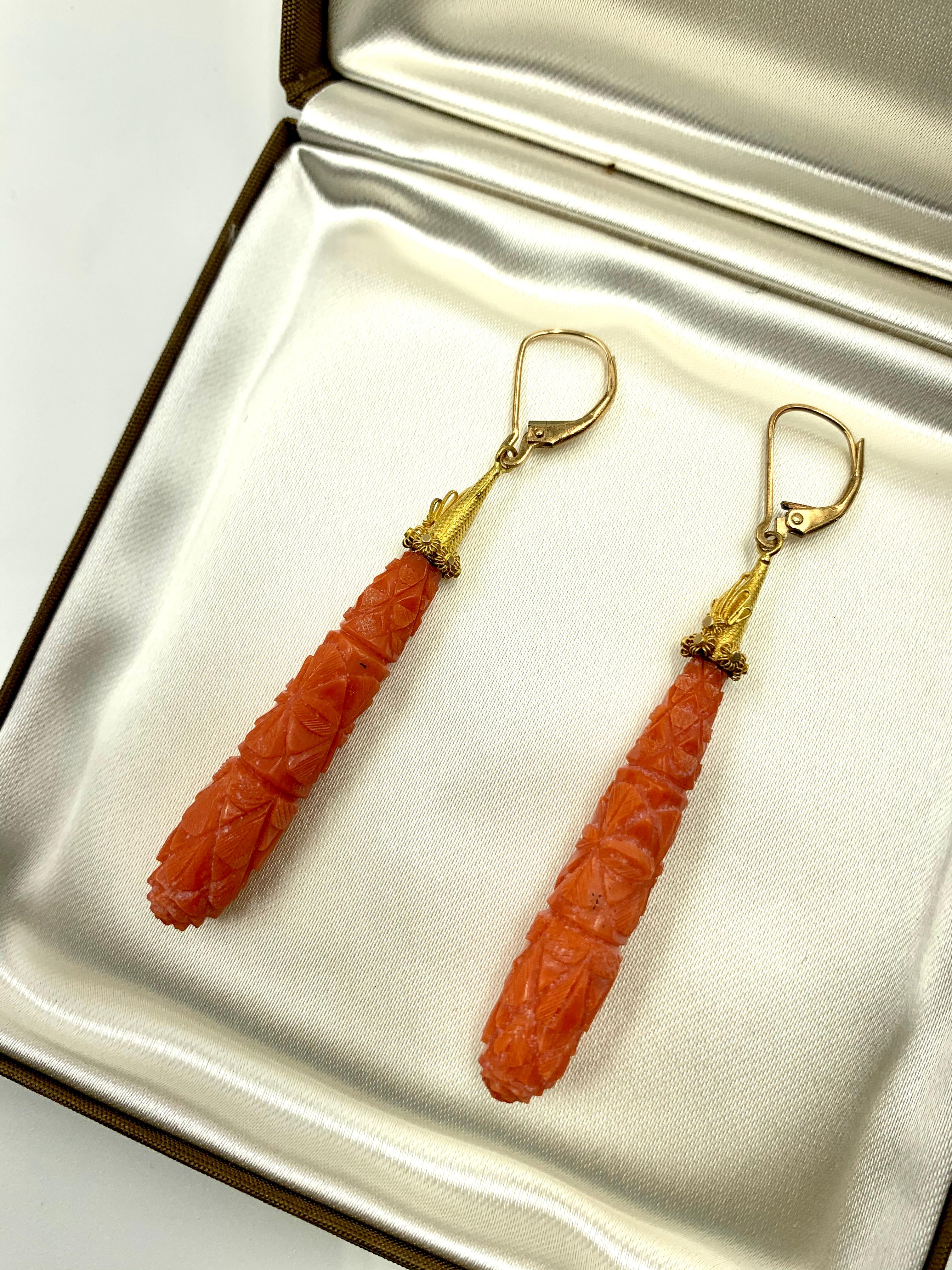 Mixed Cut Antique Etruscan Revival Carved Coral 18 Karat Yellow Gold Earrings, circa 1870 For Sale