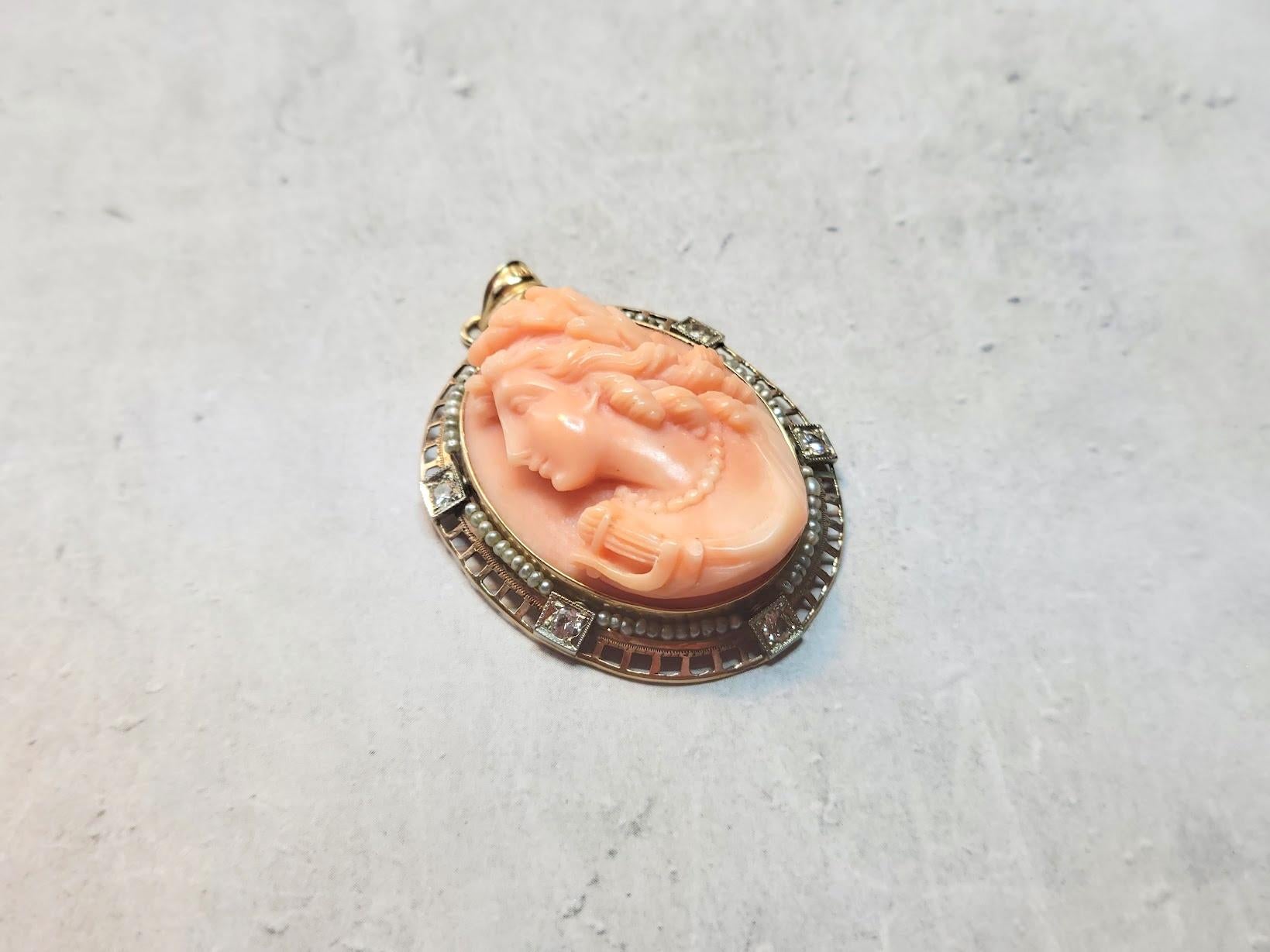 Camée ancienne en or sculpté avec perles et diamants en vente 1