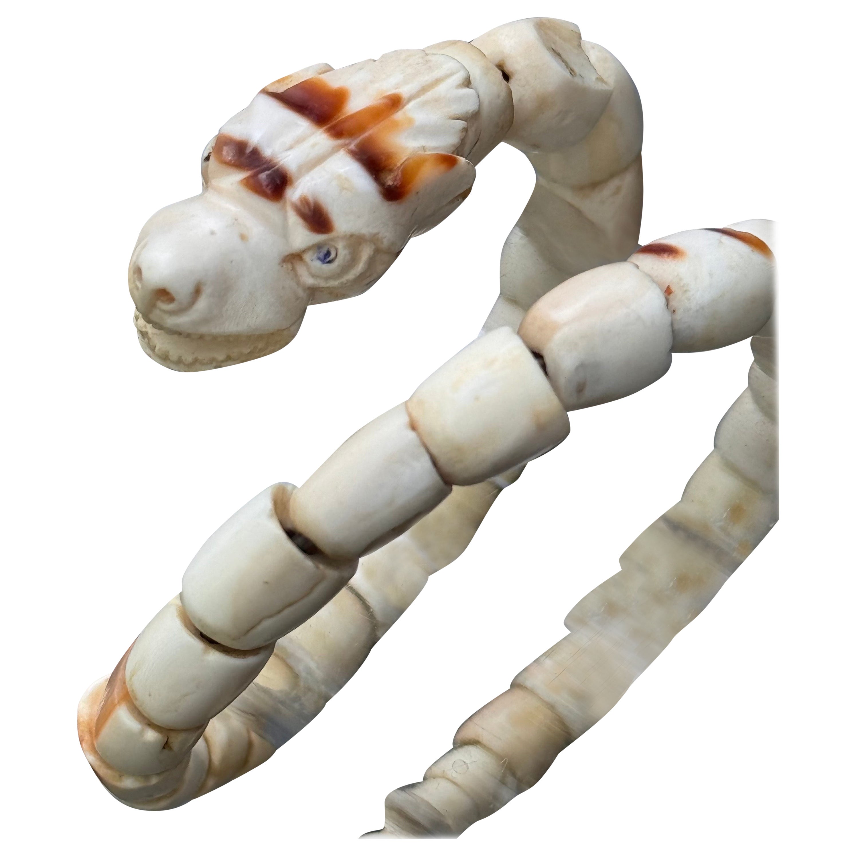Serpiente de Coral Antigua Tallada Enrollada  Pulsera