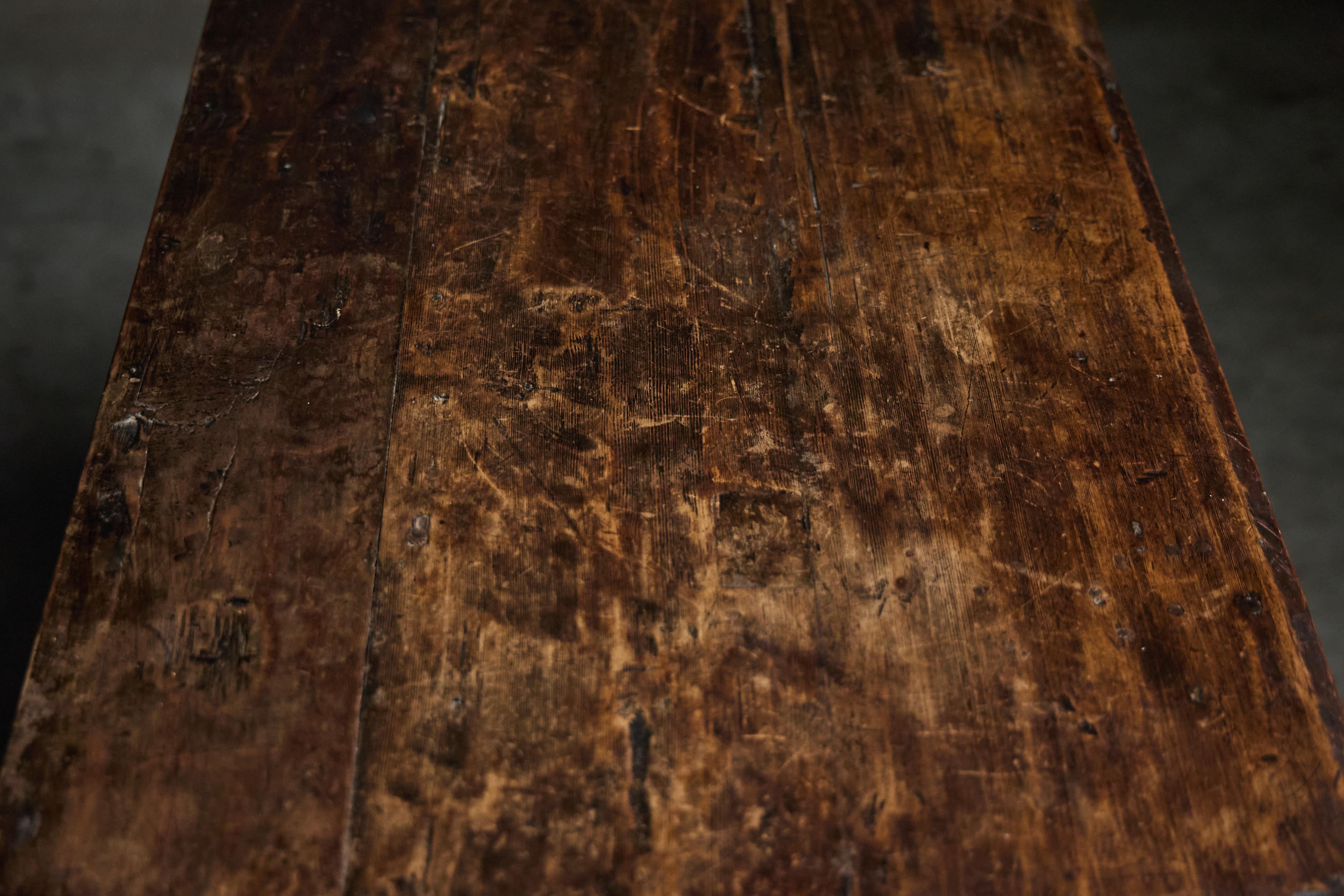 Ancienne armoire sculptée, France, 18ème siècle en vente 1