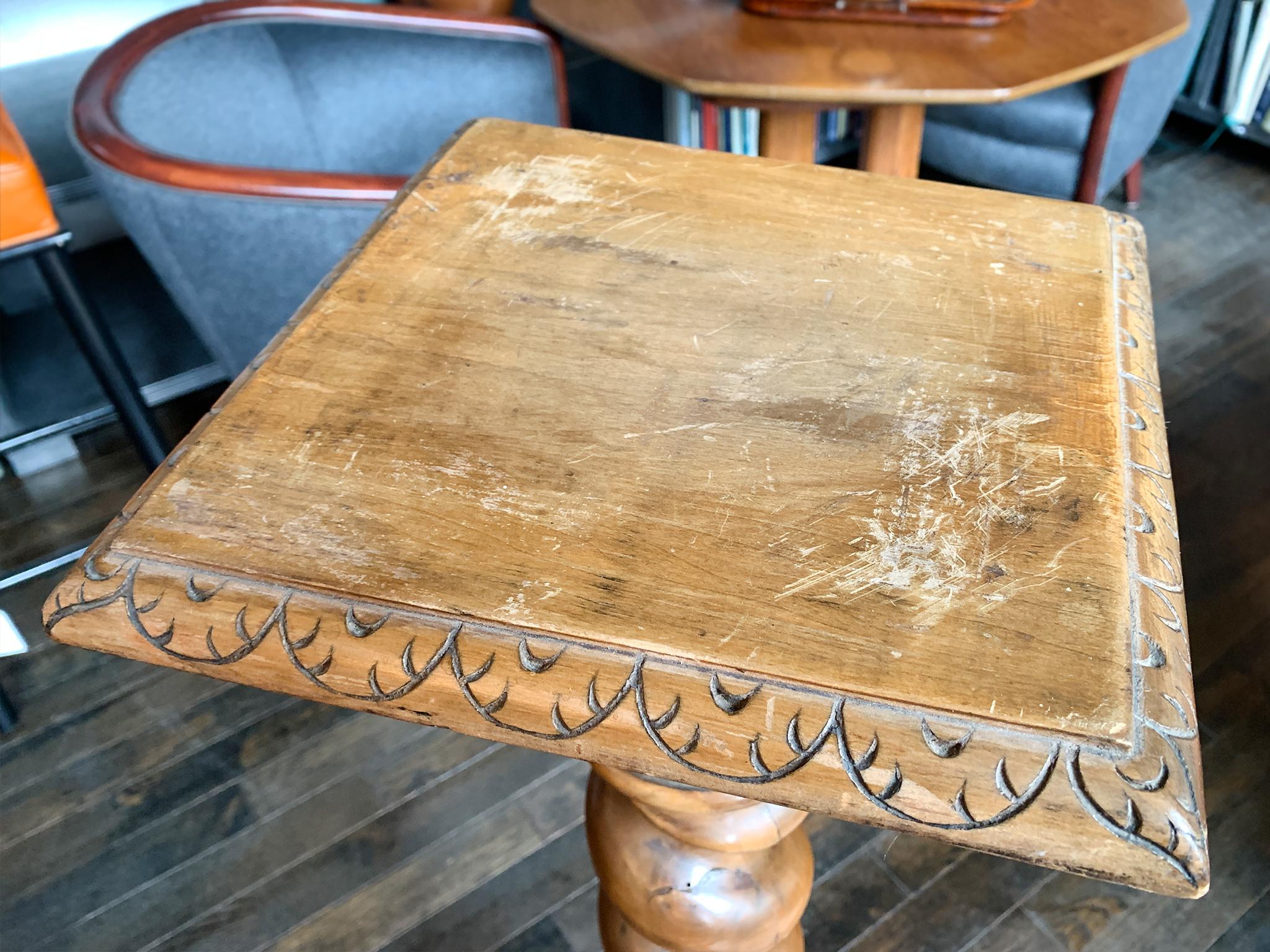 Antike geschnitzte Ulme Pedestal im Angebot 1