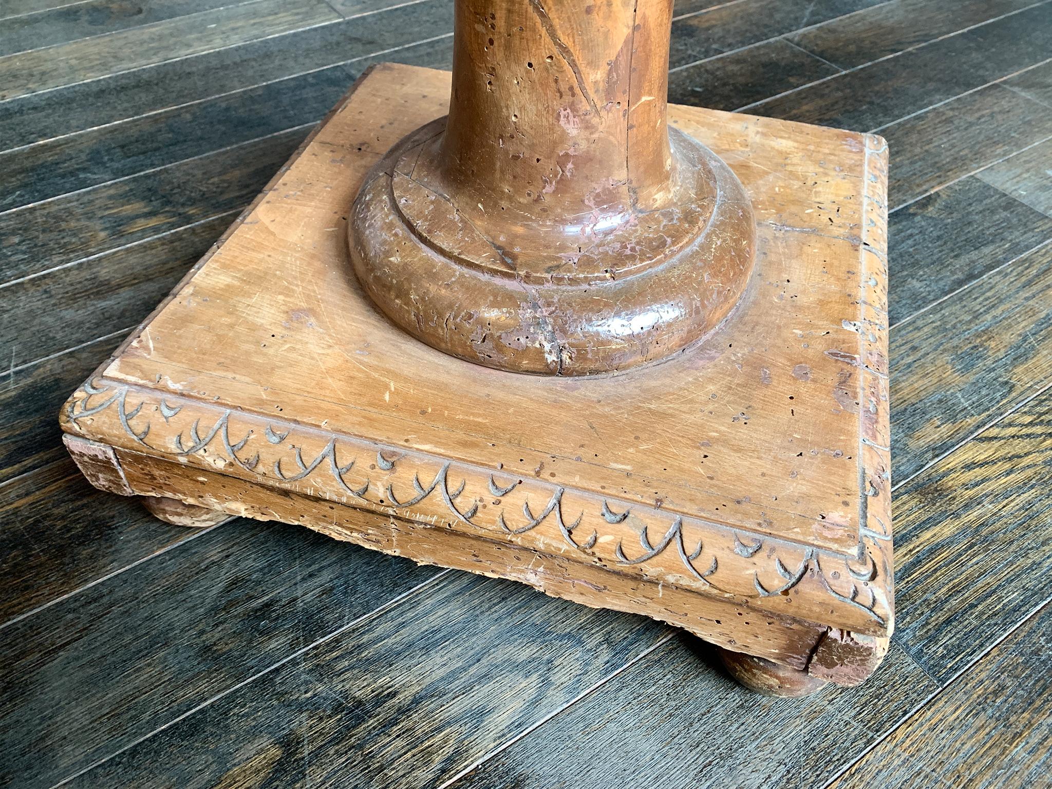 Antike geschnitzte Ulme Pedestal im Angebot 3
