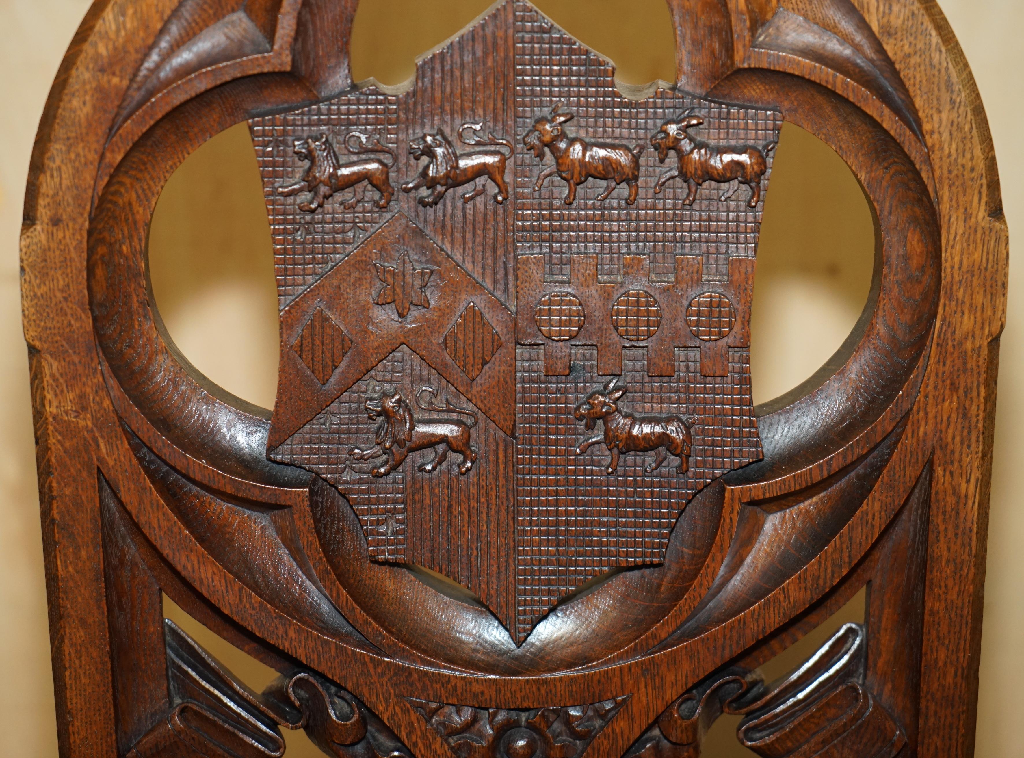 ANTICA SEDIA DA SALONE IN QUERCIA INGLESE CARVELLATA CON CUSTODIA ARMORIALE DI BRACCIOLI In condizioni buone in vendita a West Sussex, Pulborough