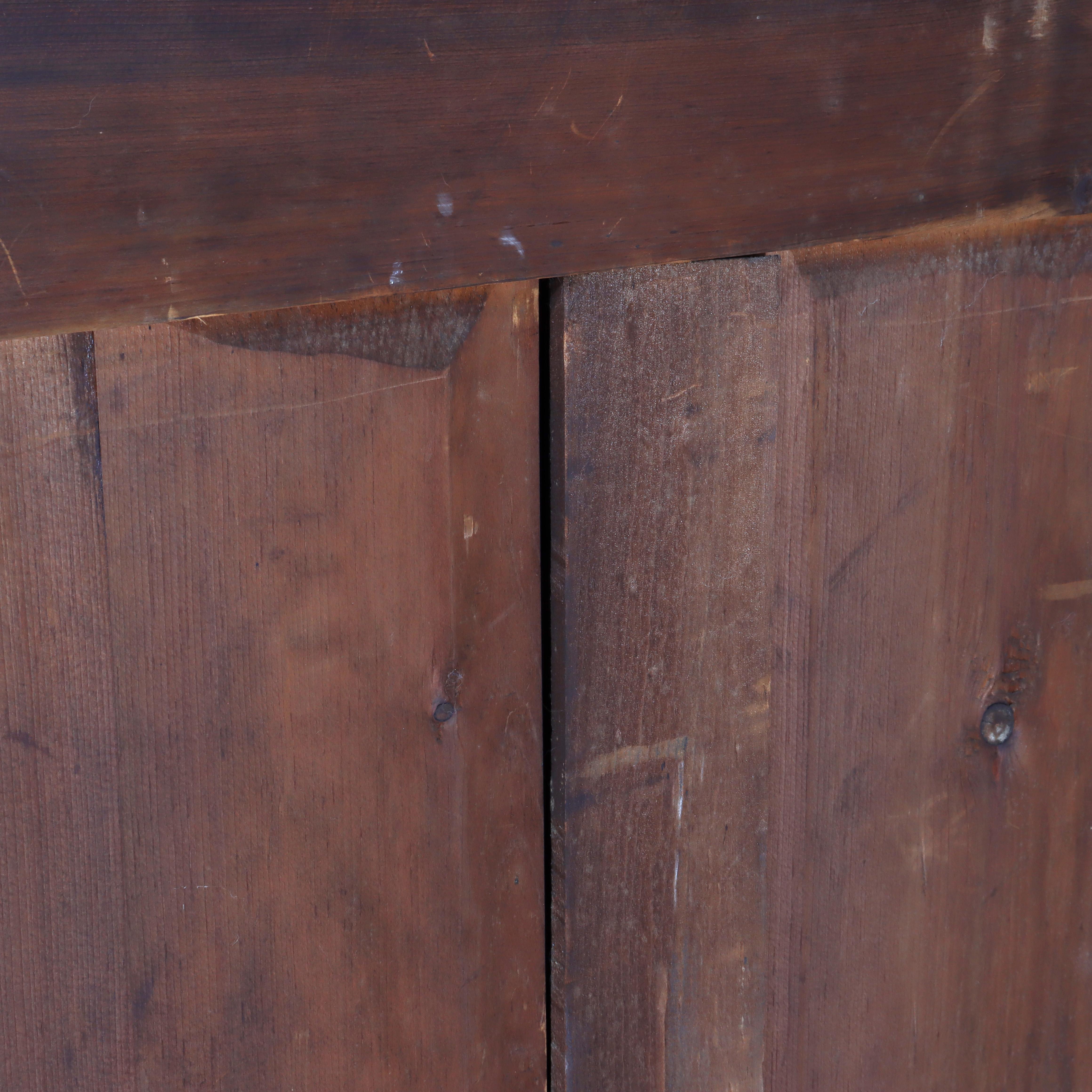 Ancienne commode à 4 tiroirs en acajou flammé serpentin avec dessus en marbre en vente 5