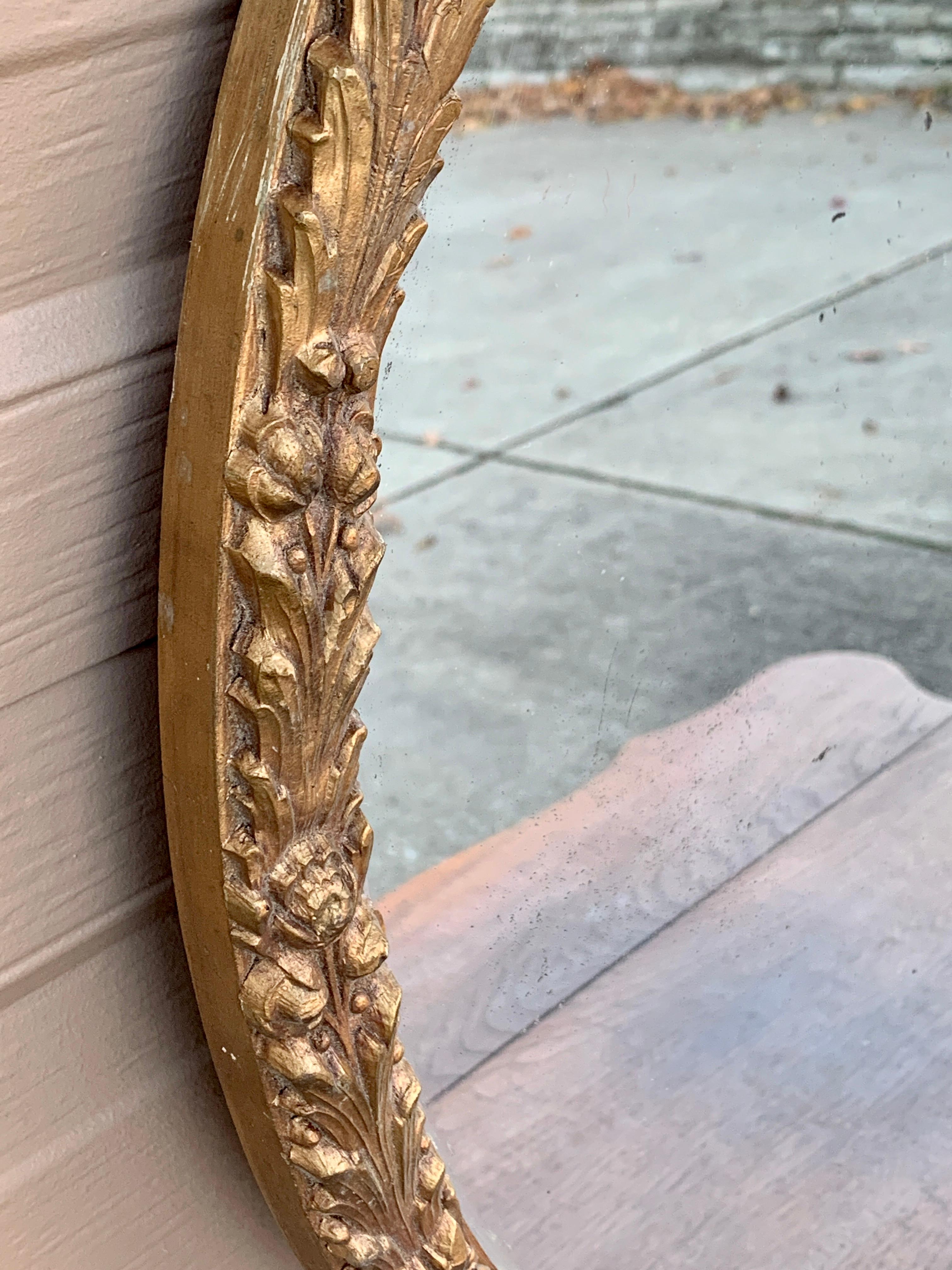 Antique Carved Foliate Round Giltwood Mirror, Circa 1940s For Sale 1