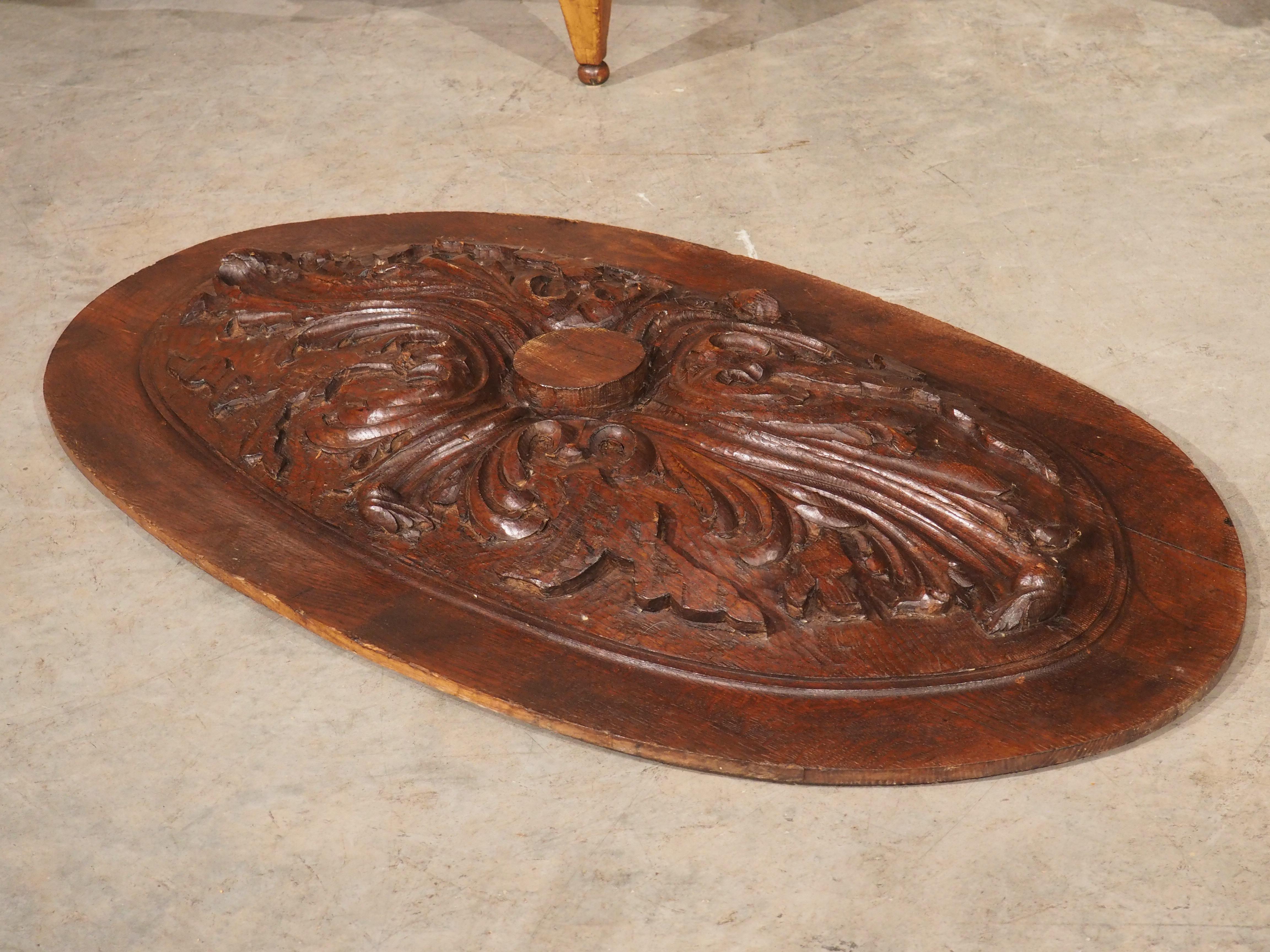 Français Plaque de plafond antique en chêne français sculpté, vers 1870